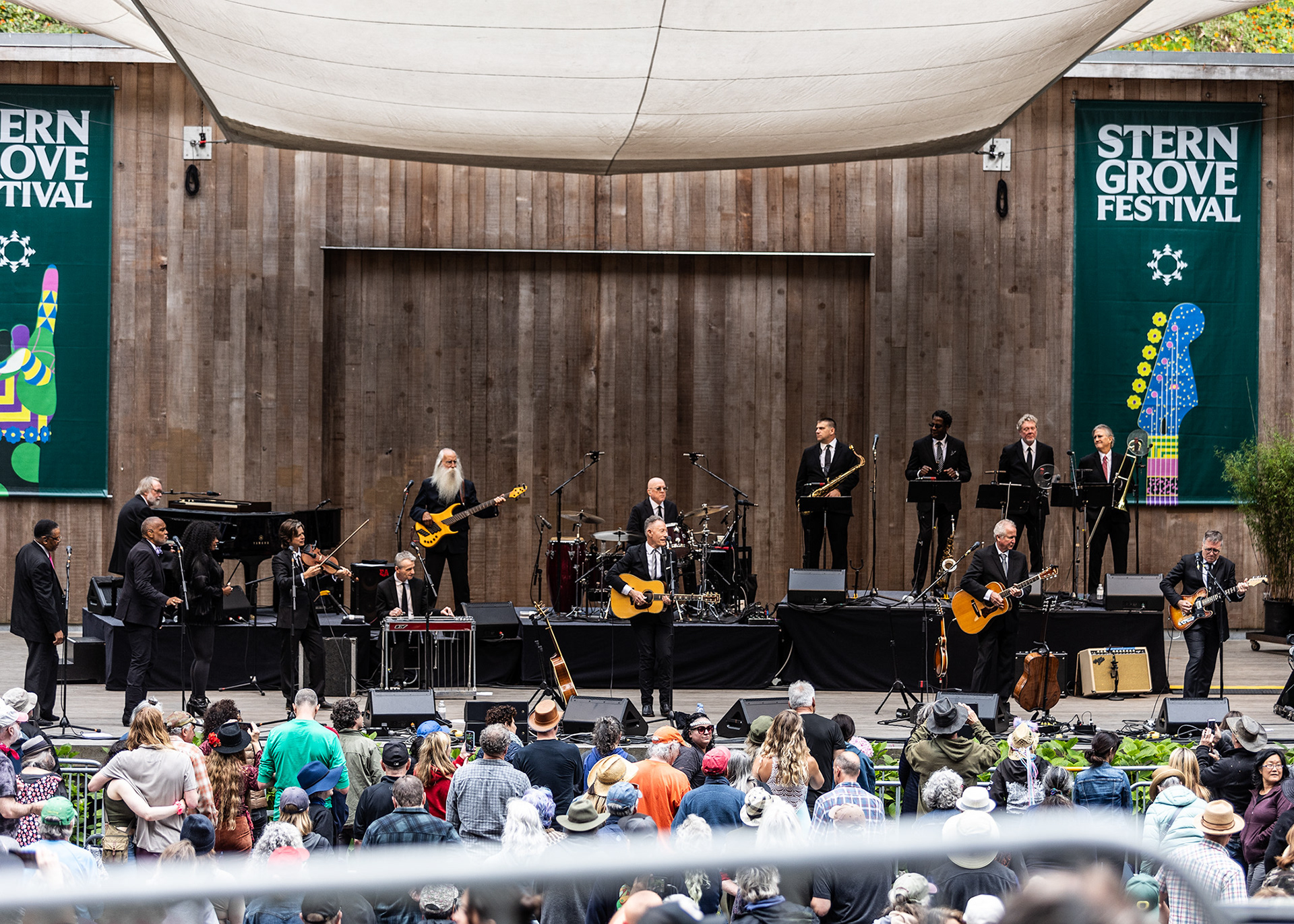 Lyle Lovett and his large band