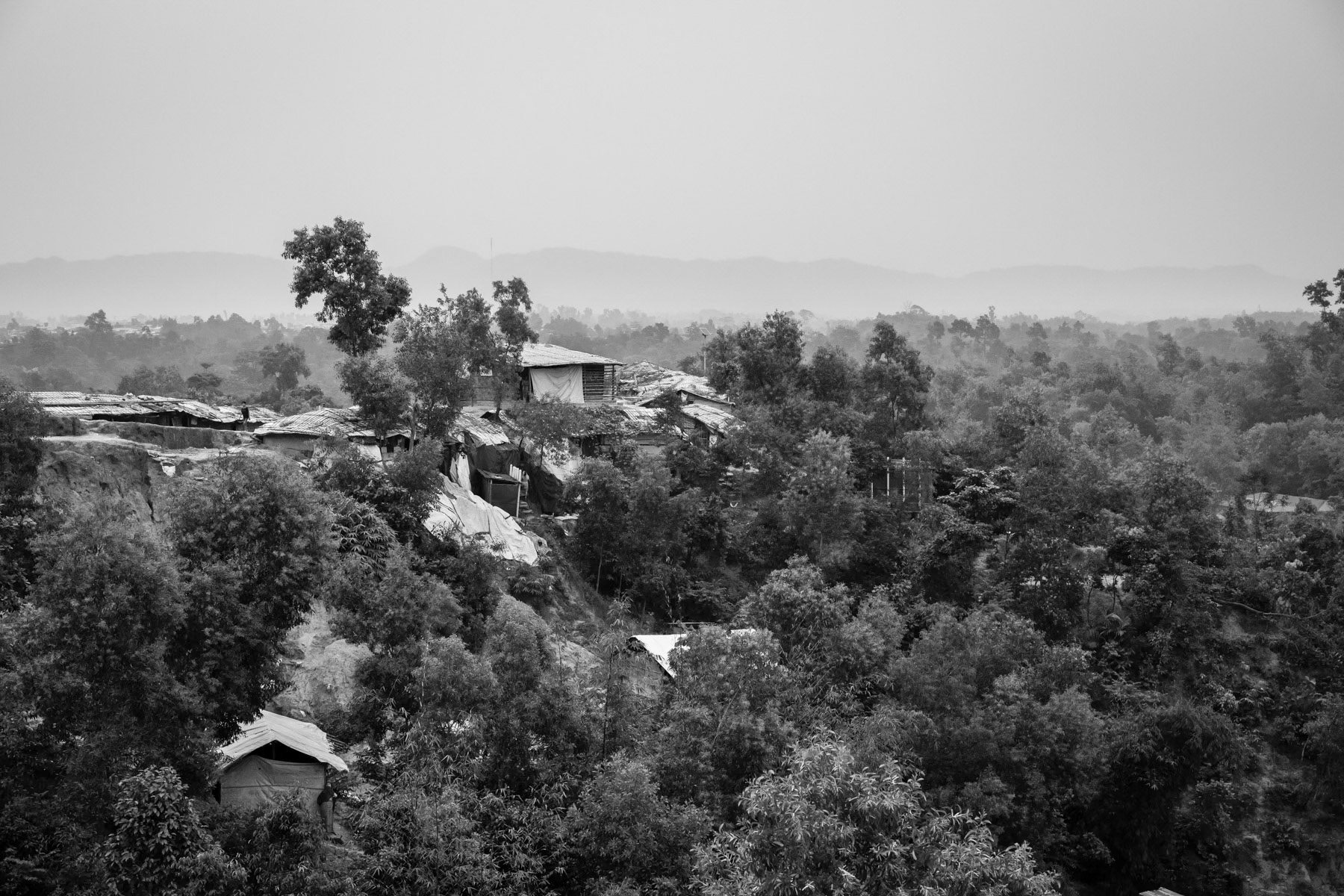 Hakimpara refugee camp with the mountains of Myamnar in the background. More than ¾ of a million Rohingya have fled ethnic cleansing and genocide from neighbouring Myanmar. Southern Bangladesh, October 2018