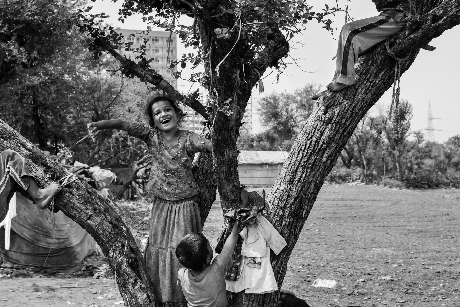Rohingya children playing in Narwal, one of the neighbourhoods of Jammu accomodating Rohingya refugees from Myanmar. Narwal, Jammu&Kashmir Province, June 2017