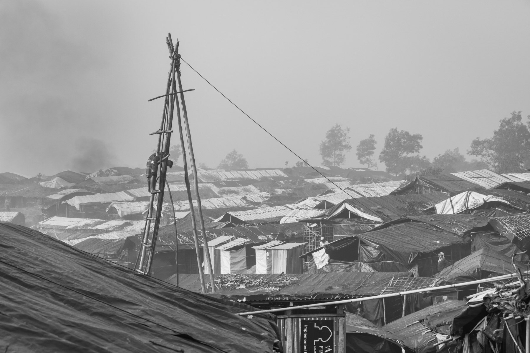 A deep tube well is being constructed in new makeshift blocks for the newly arrived Rohingya refugees from Myanmar. More than 650,000 refugees have fled persecution in neighbouring Myanmar since August 2017. Aid agencies are concerned the situation will spin out of control due to lack of clean water and lack of sanitation. Lambashiya section of Kutupalong refugee camp, Ukhiya, Bangladesh, November 2017
