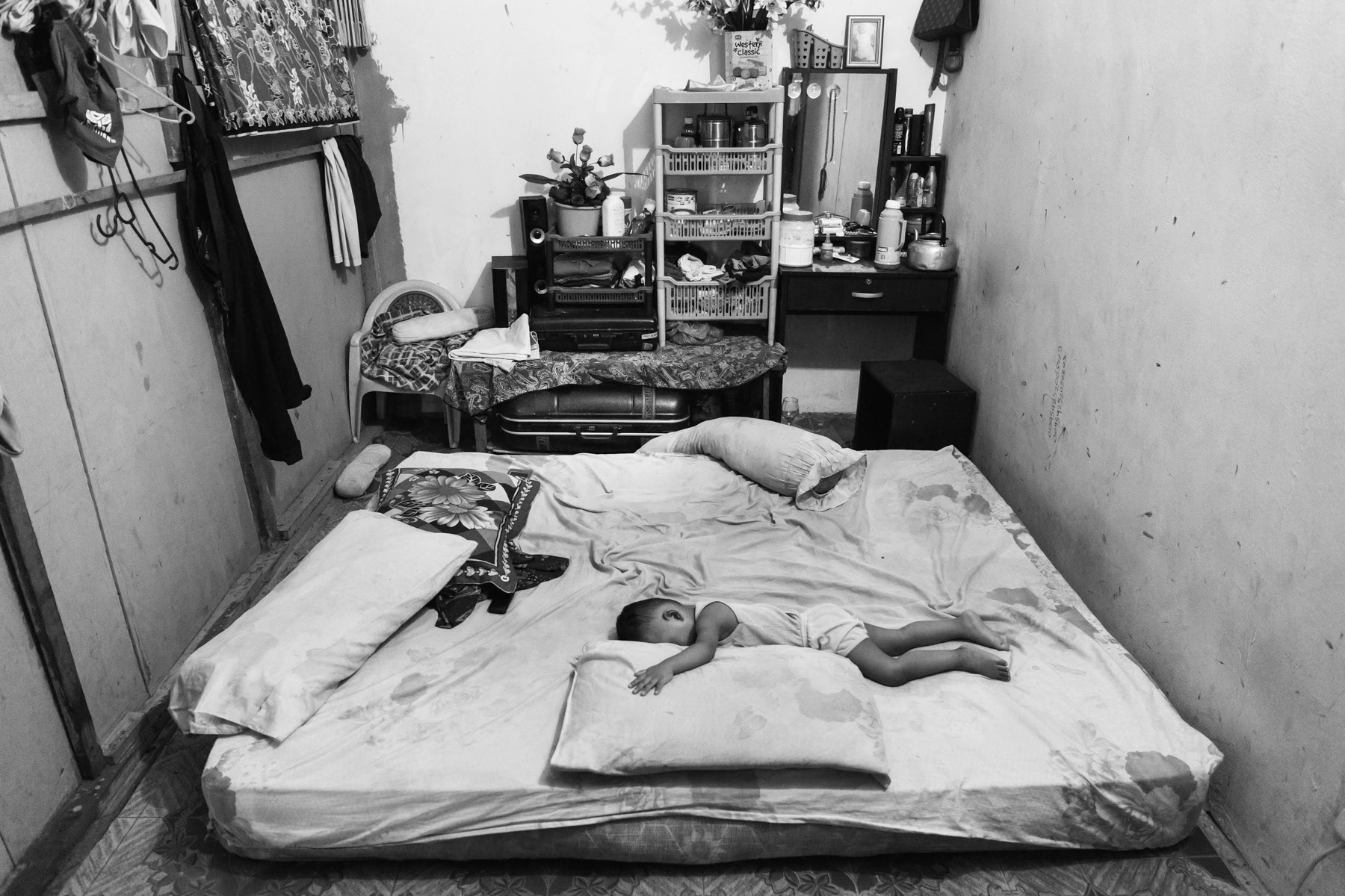 Family room in a building hosting Rohingya refugees working in the nearby wholesale market. Klang, Malaysia, June 2016