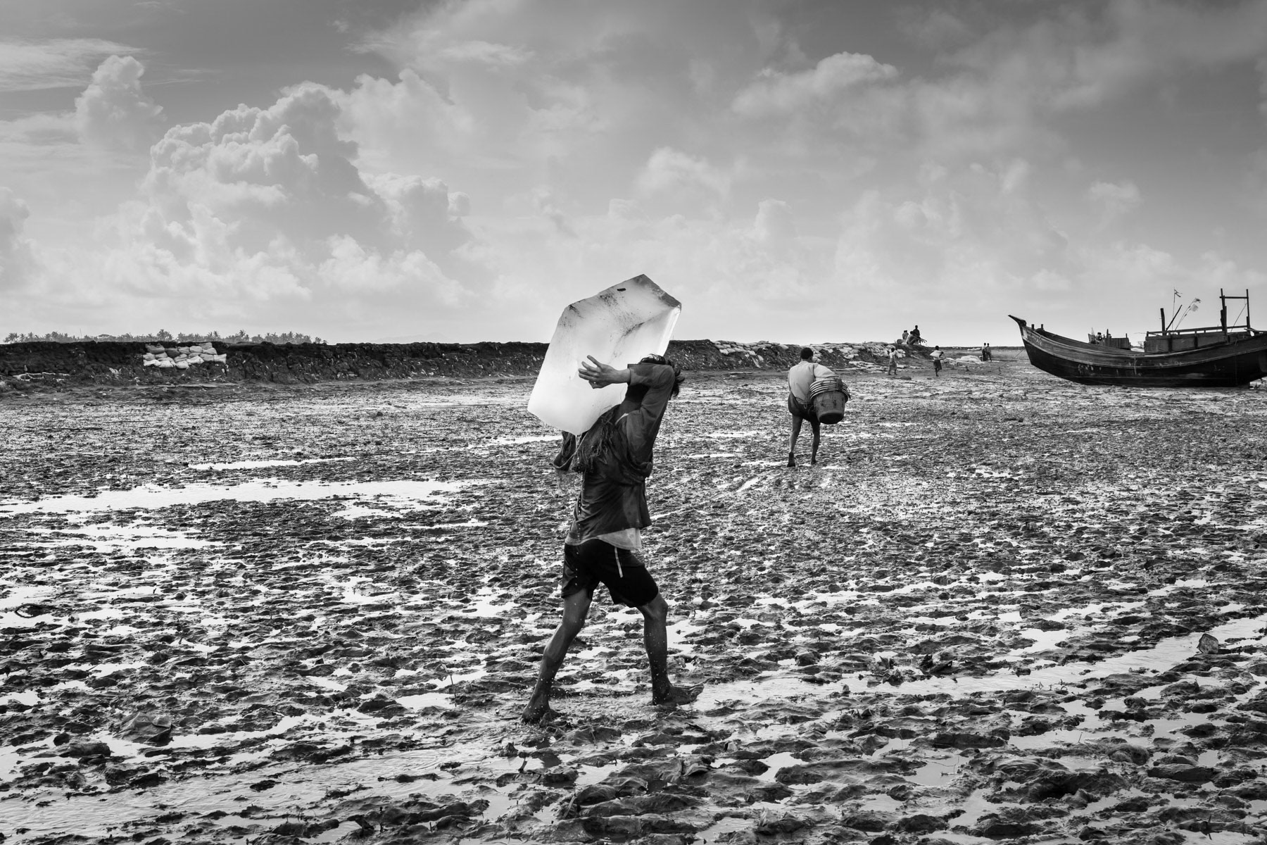 Rohingya fishermen bringing ice on board. Thau Chaung village near Sittwe, Myanmar, September 2015