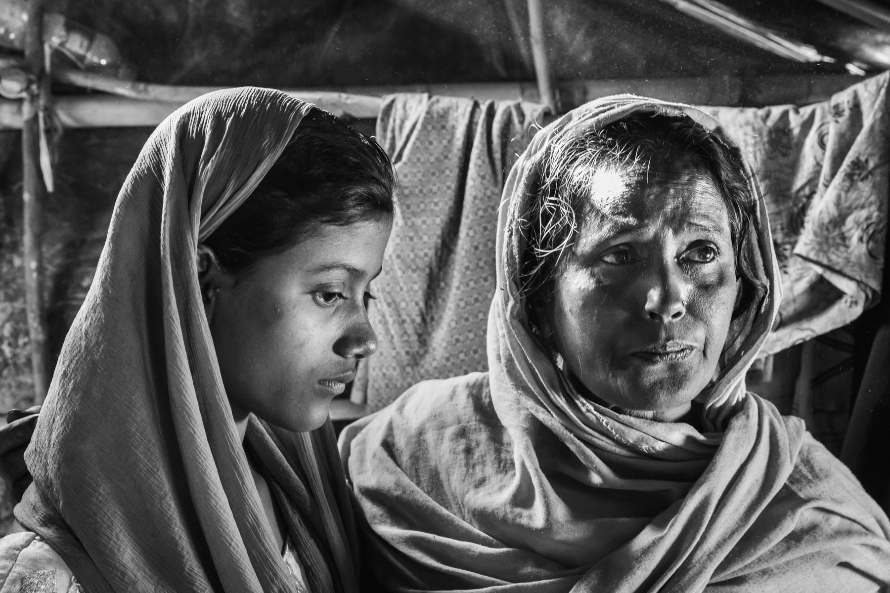 Rohingya girl with her mother, the girl of 14 was hit by a rubber bullet at the head. Ever since experiences severe headaches. Arrived 6 weeks ago from Maungdaw in Burma. Kutupalong refugee camp for Rohingya, Bangladesh, February 2017
