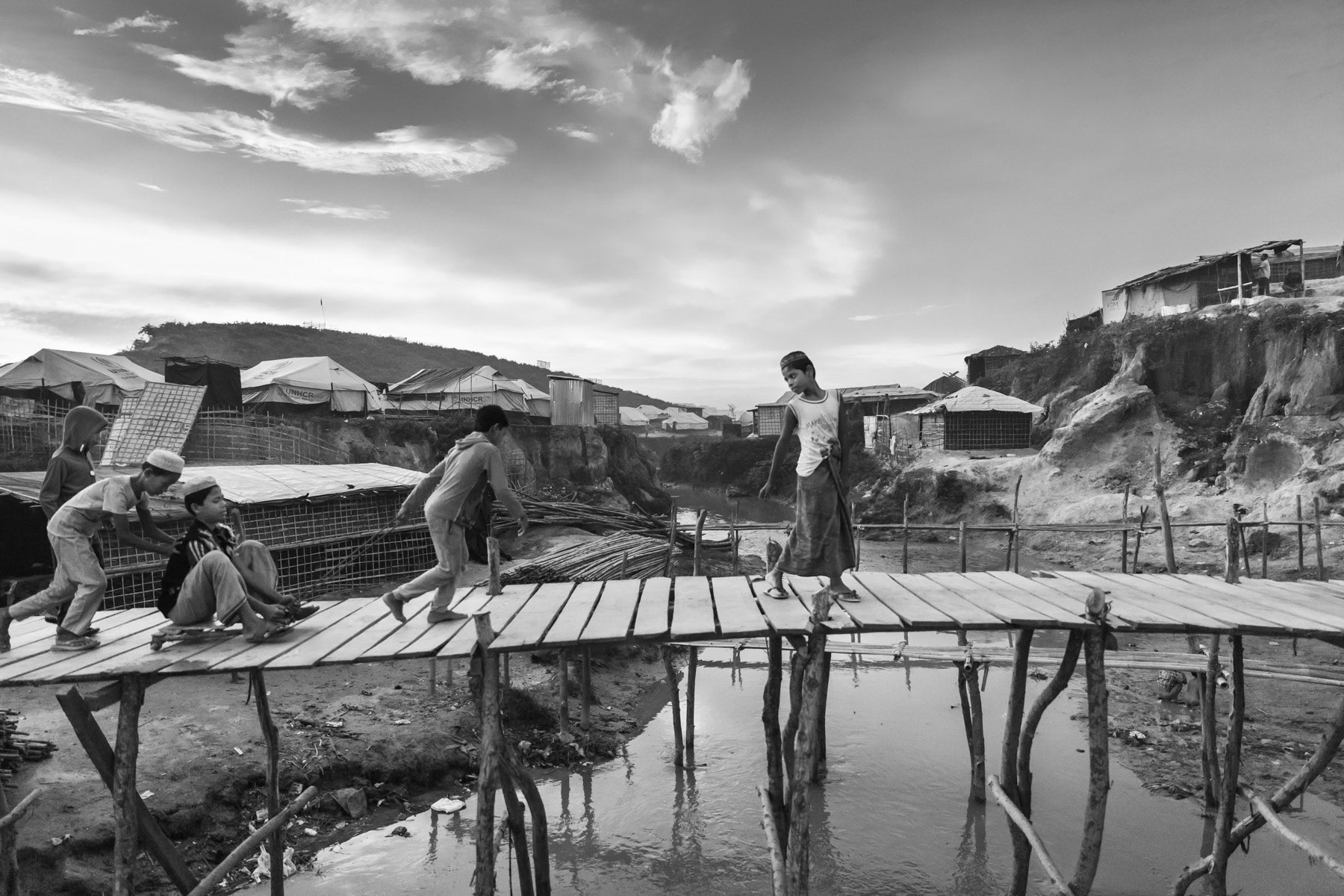 Rohingya children moving around a new section of makeshift shelters for newly arrived refugees from Burma. Kutupalong extension, Ukhiya, Bangladesh, November 2017