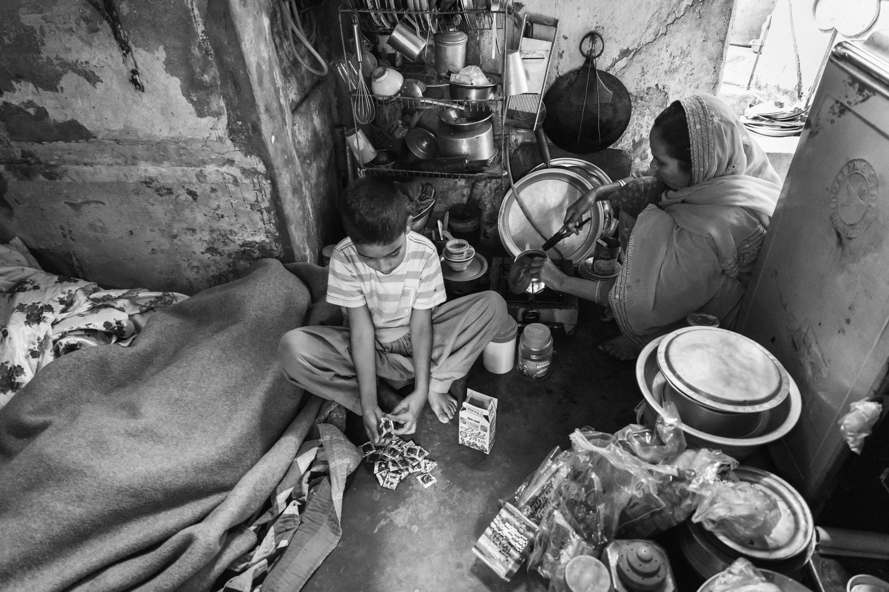 Rohingya family living in a one room appartment, Burma Colony in Karachi, Pakistan, December 2016