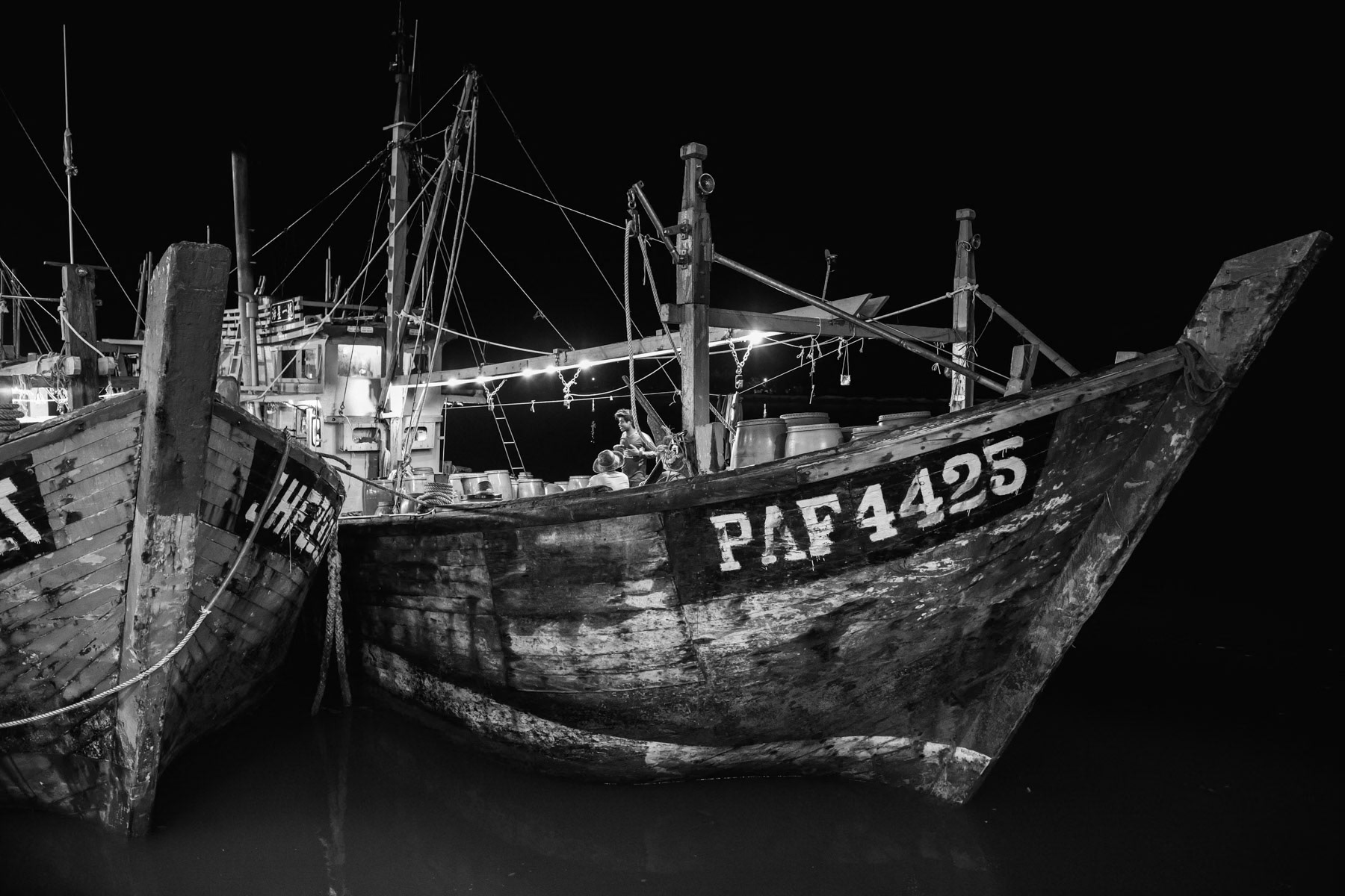 Wholesale market and fishing port where numereous Rohingya refugees work in the early morning hours. Kuantan fishing port, Malaysia, June 2017