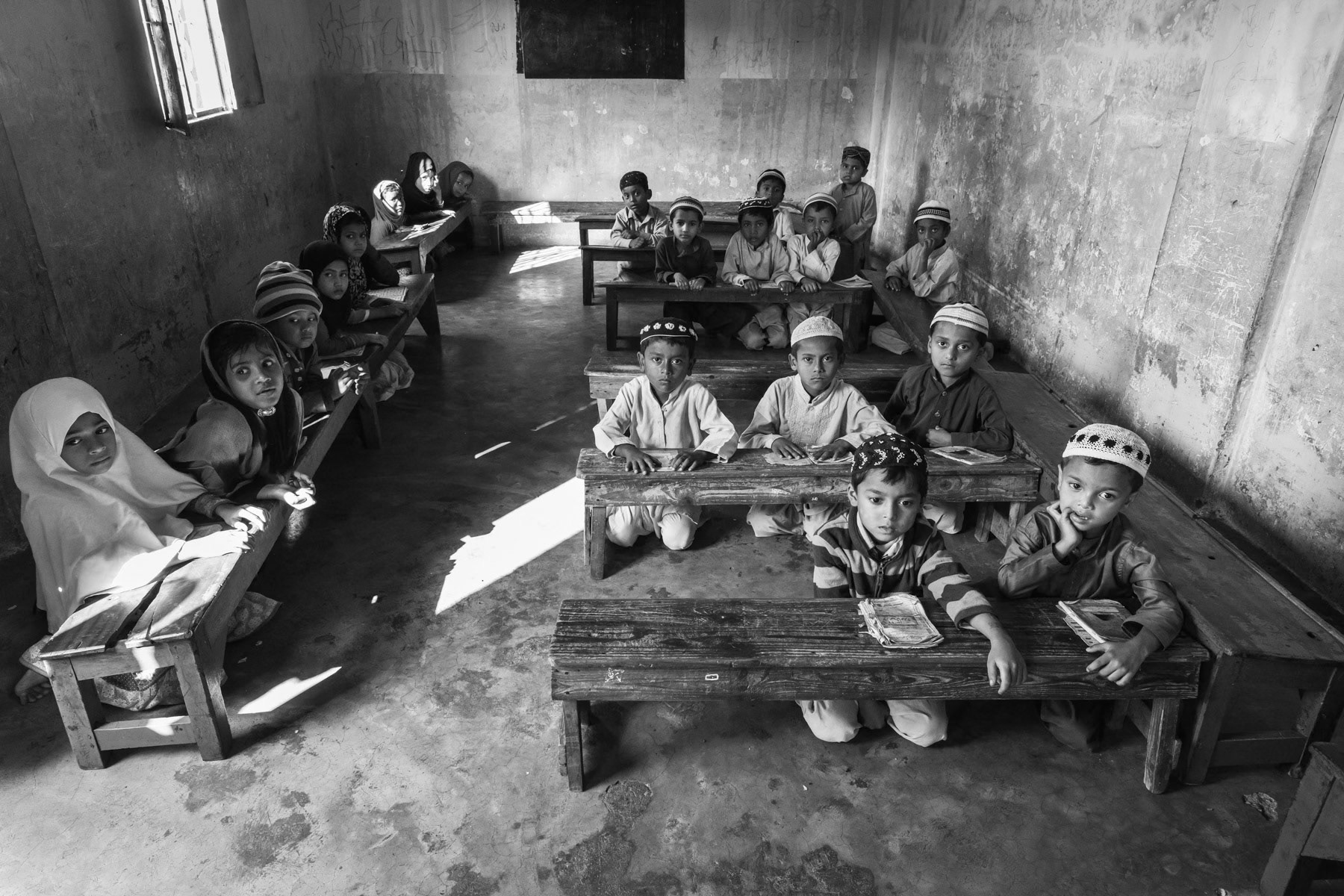 Private coranic school for Rohingya children in Korangi. Karachi has a 300,000 strong Rohingya community that have settled there about 40 years ago. The majority of them have obtained Pakistanese citizenship through the years, however a substantial number still have no documents and remain stateless. Landhi district, Karachi, Pakistan, December 2016
