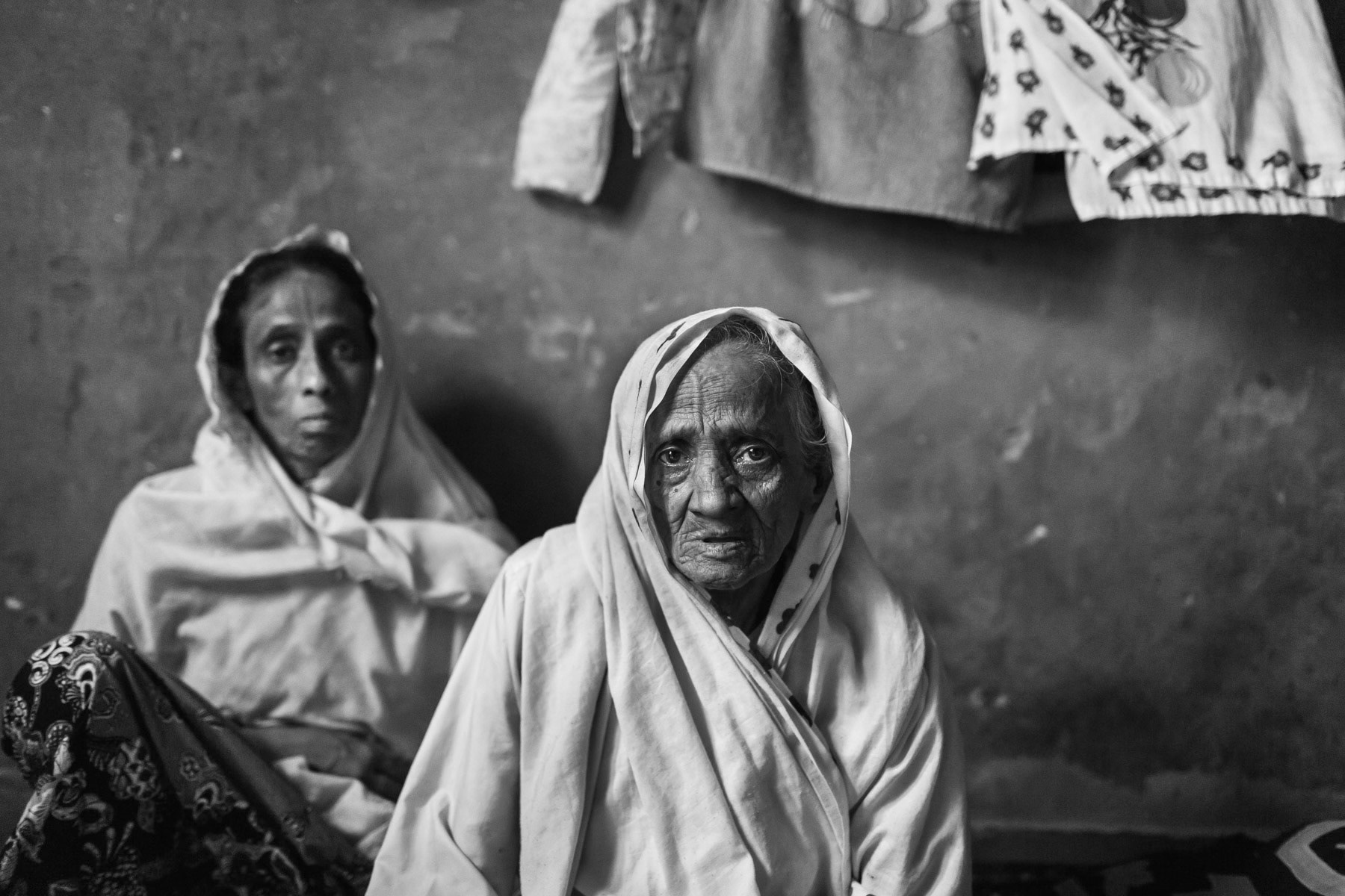Stateless grand mother of 85 year old with her daughter. Shriram Colony in Kajuri, New Delhi suburbs, India, June 2016