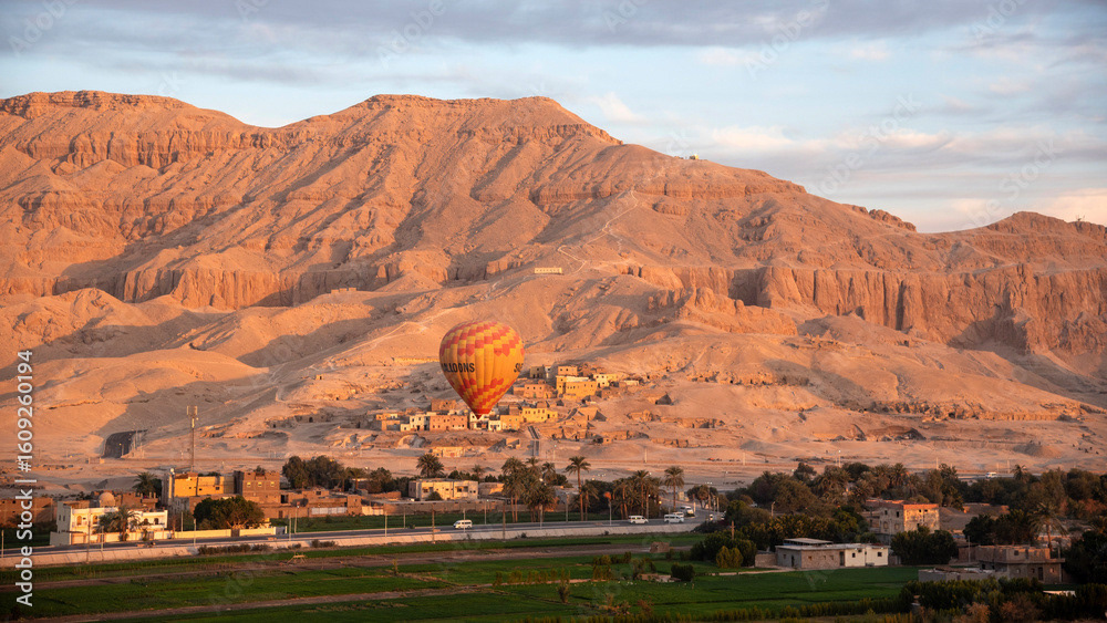 Hot air balloon ride, Luxor