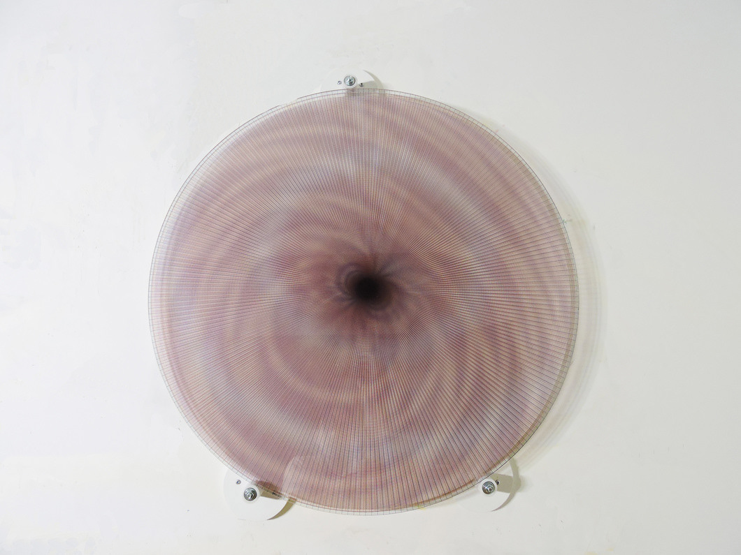 Lignes FP 30x30 pouces  rayon UV sur 2 acryliques transparents et 1 acrylique blanc découpés au laser  mécanisme de roulement à bille pour triple rotation (oeuvre interactive triple rotation manuelle)  2020