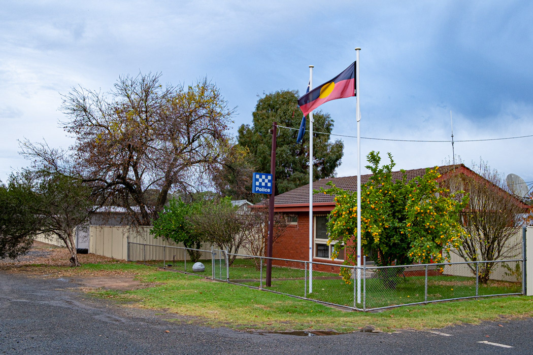 La petite Police Station de Tungamah et son oranger