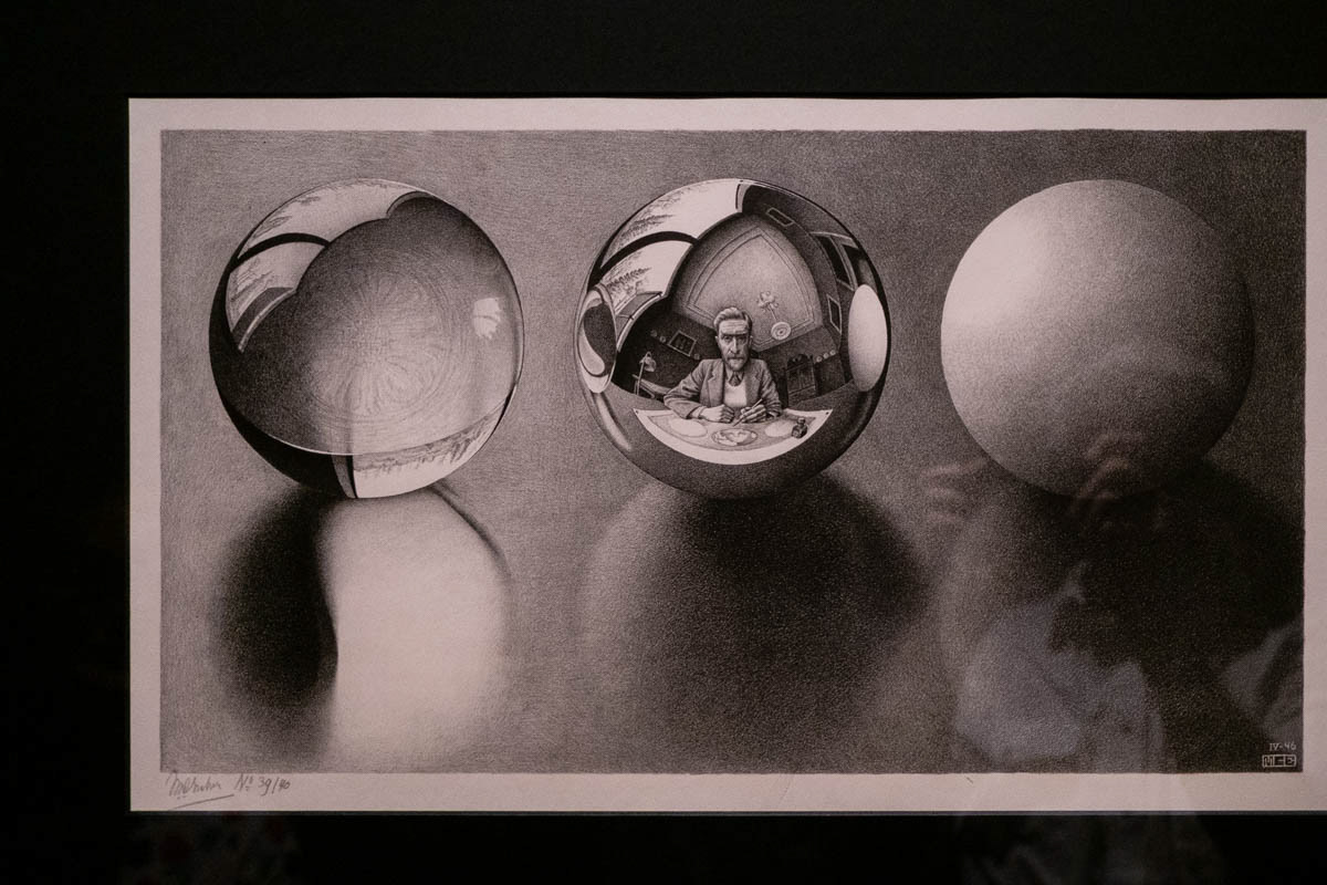 Trois sphères, litho 1946. Univers de M.C. Escher