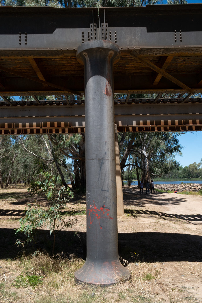Benalla. Pile du pont de  chemin de fer sur la Broken River. Construit en Australie vers 1870.