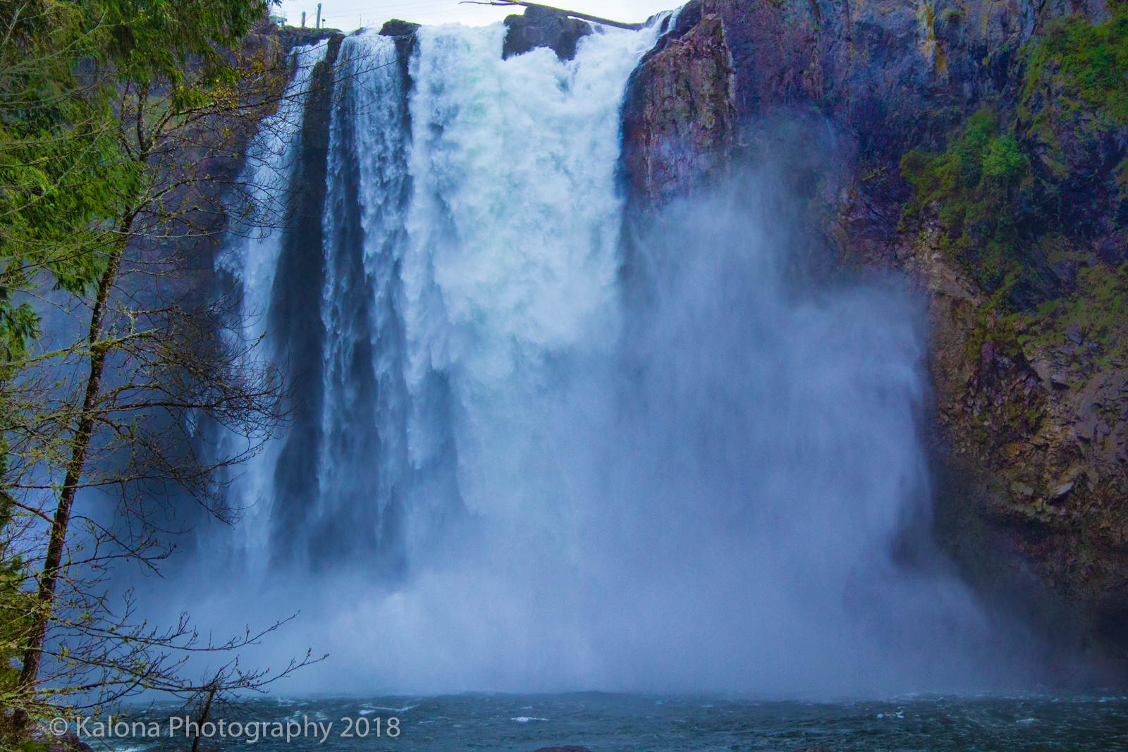 Frontal Snoqualmie Falls
