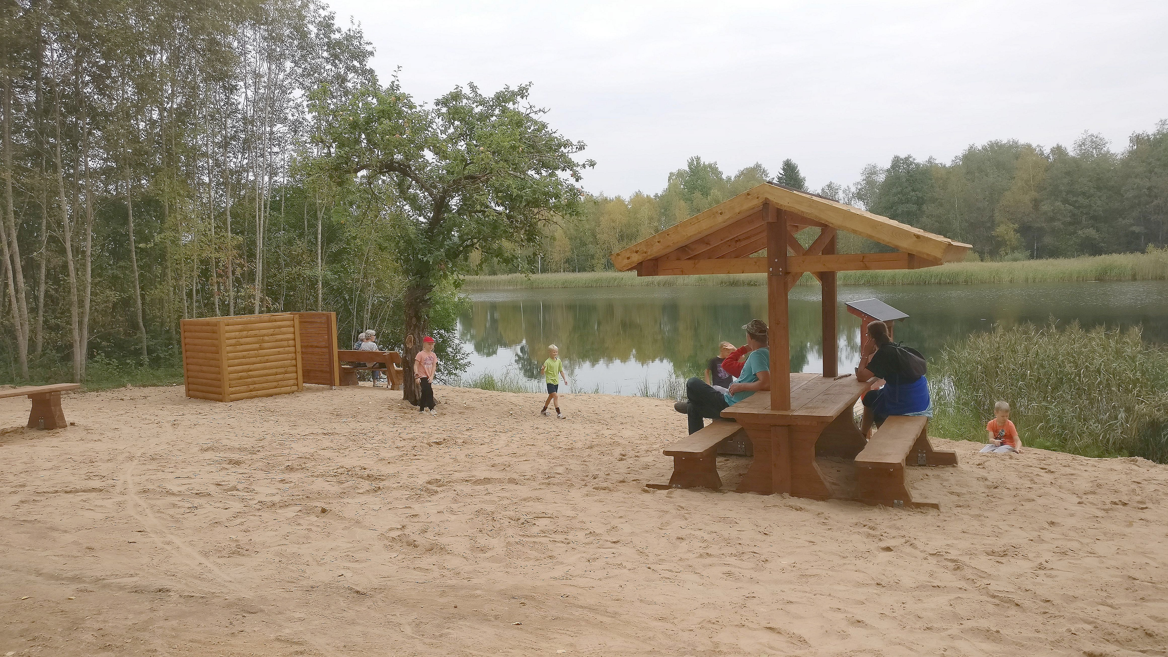 4 km. Sinialliku järve puhkekoht. Lake Sinialliku resting place.