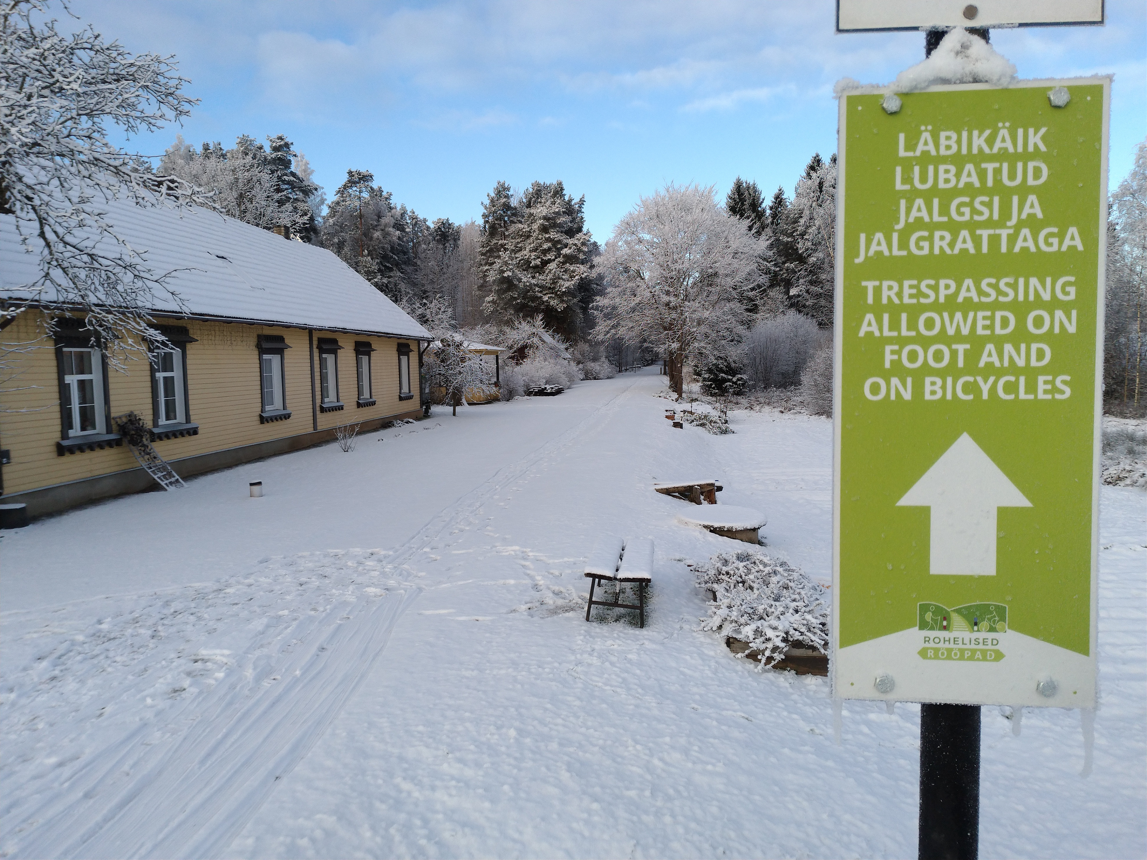 3 km. Sinialliku endine raudteejaam. Sinialliku former railway station.