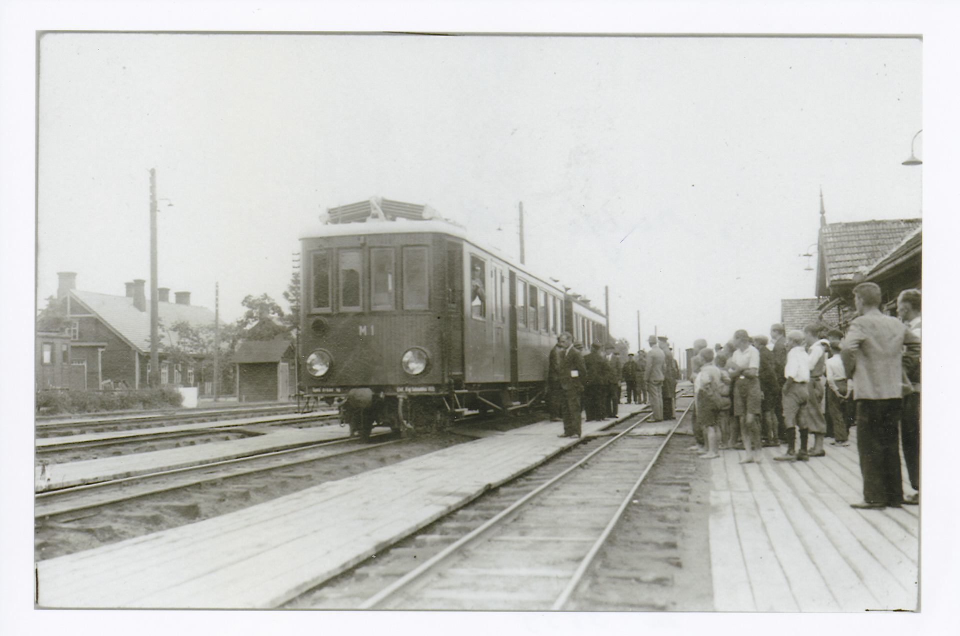 45 km. Mulgi Ekspress Mõisakülas, 1930-ndad. Mulgi Ekspress train at Mõisaküla, 1930s. Mõisaküla Muuseumi fotokogu.