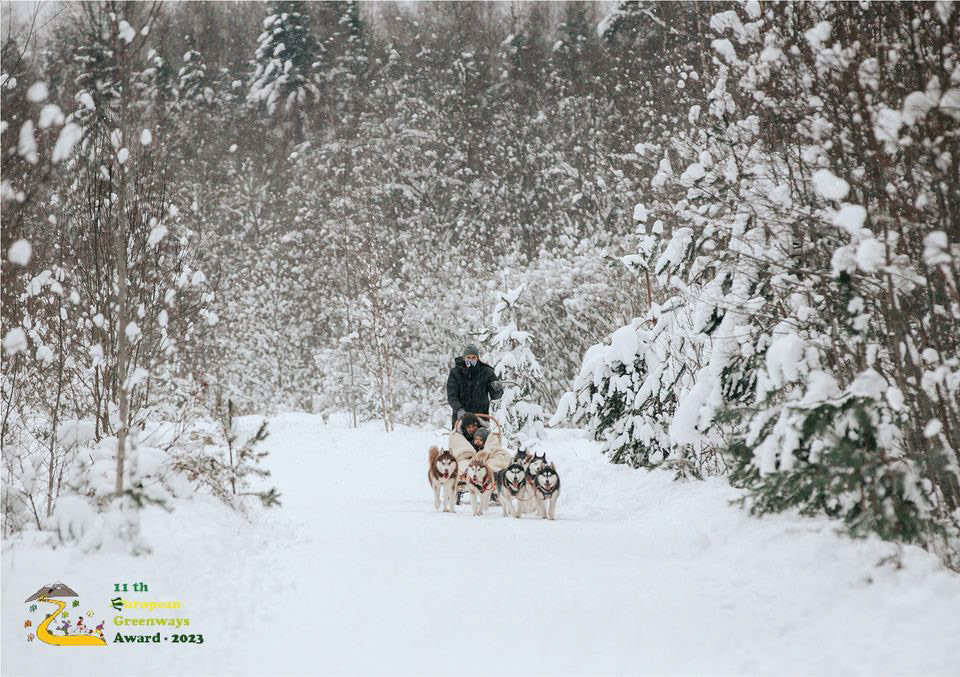 DodKepu.lv sledging with huskies on the Greenway