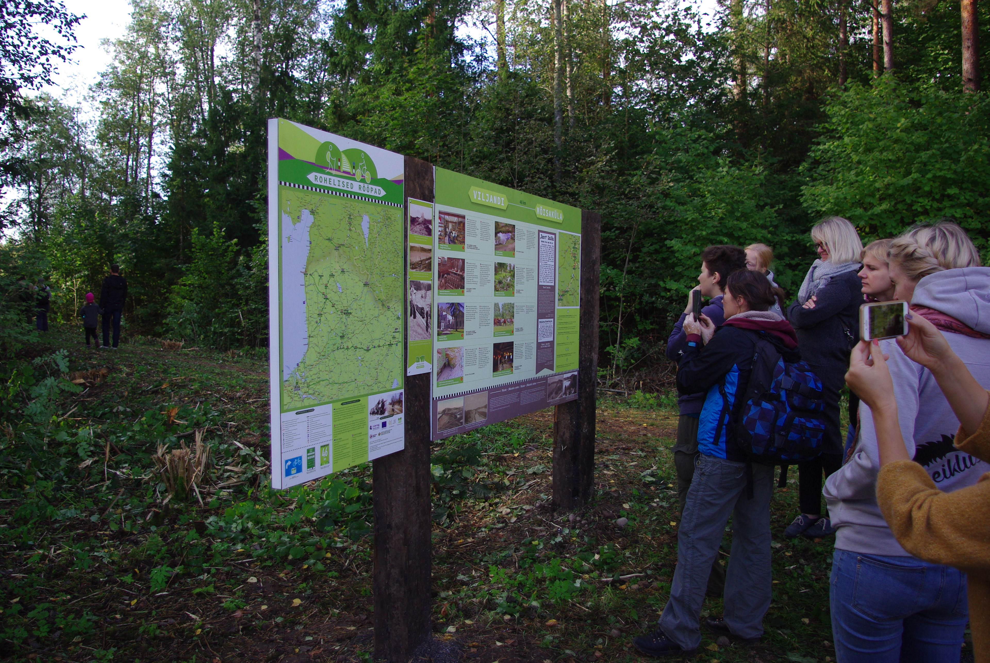 4 km. Infotahvel Sinialliku järve ääres. Infoboard by Lake Sinialliku.