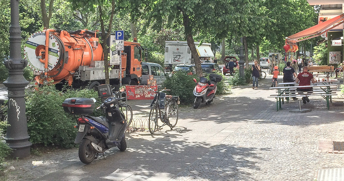 Gneisenaustraße im Frühsommer