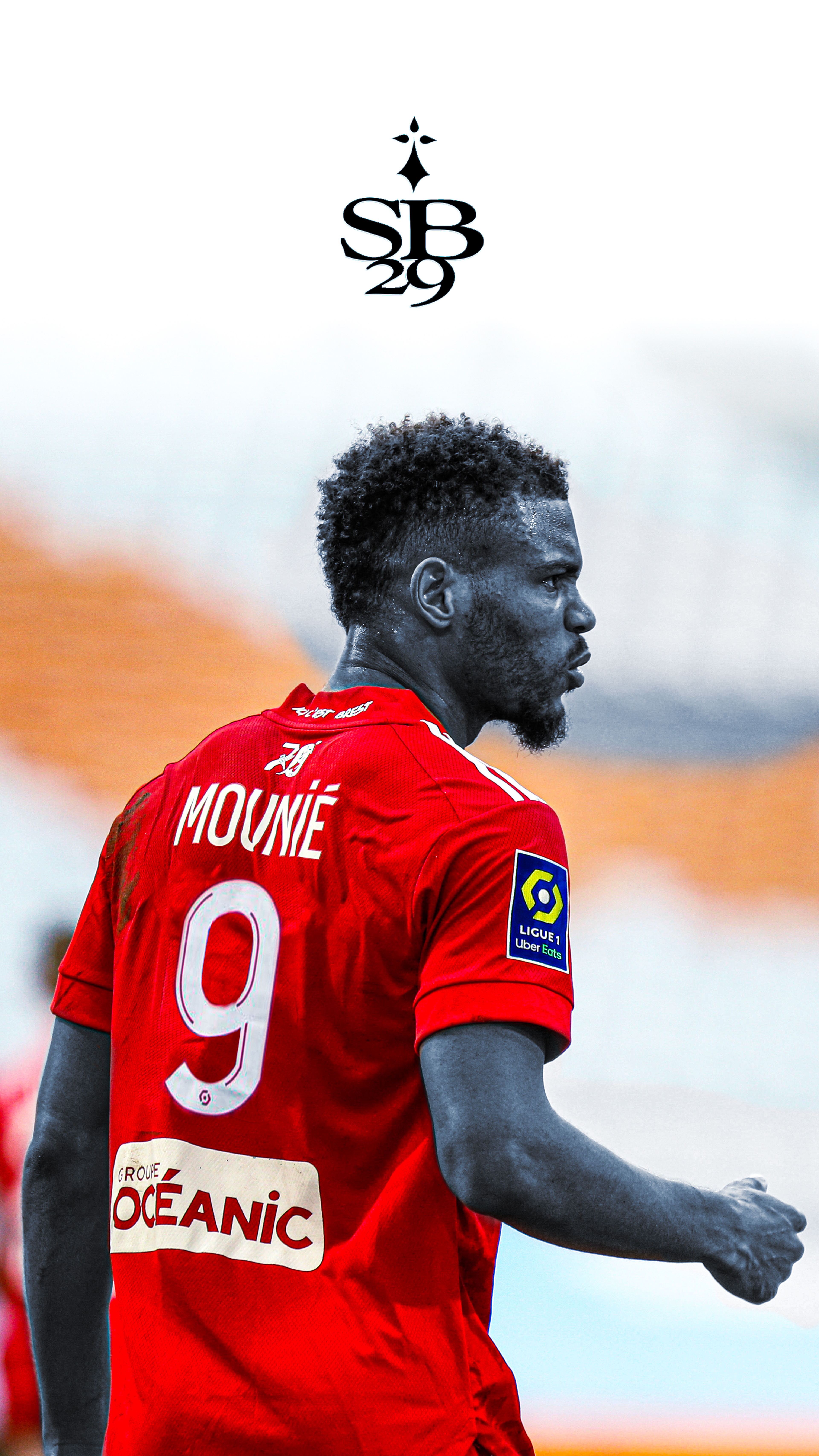 Maillot fantaisiste pour Steve Mounié, titulaire du n14 !