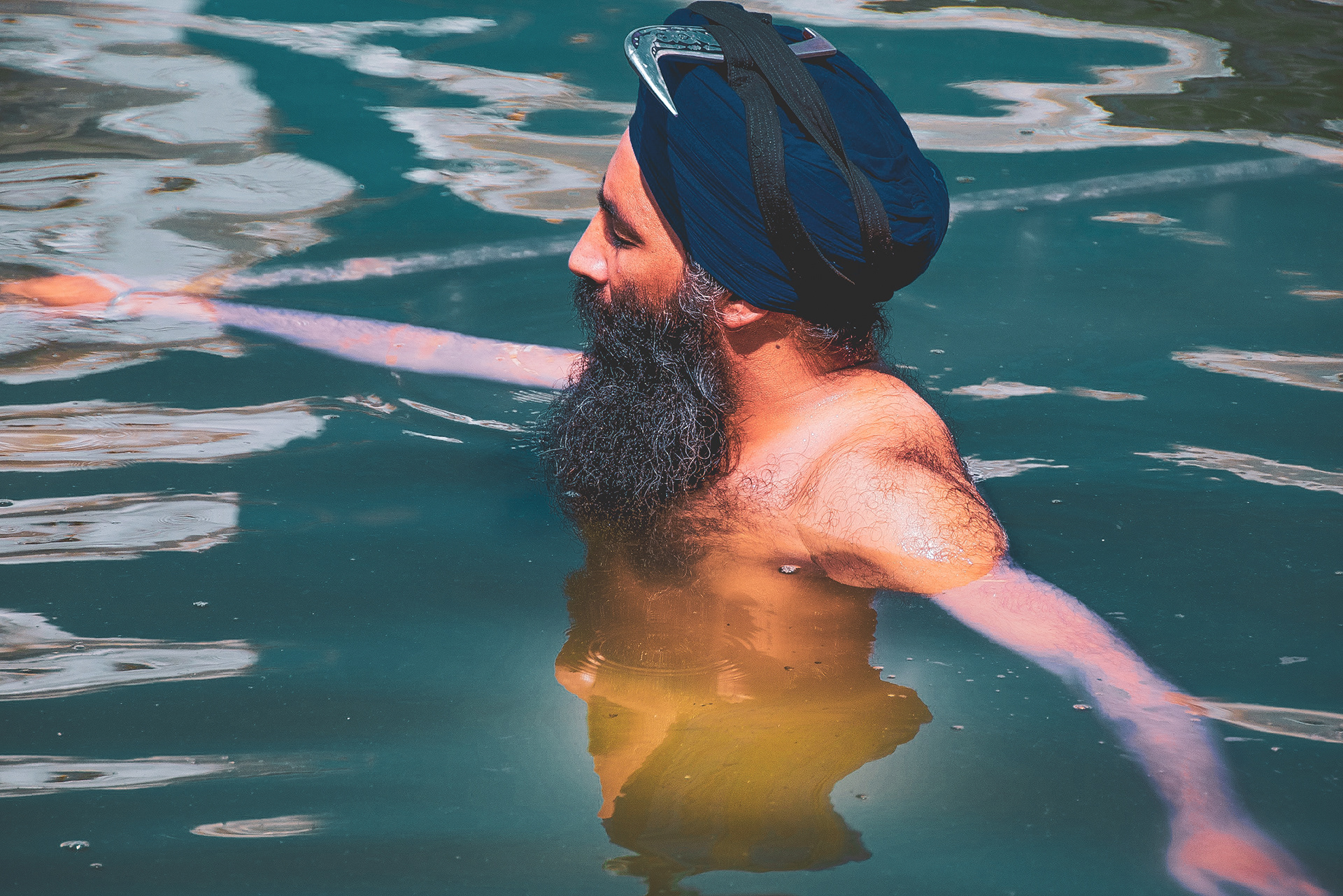 Sikh devotee, Golden Temple, Amritsar, India
