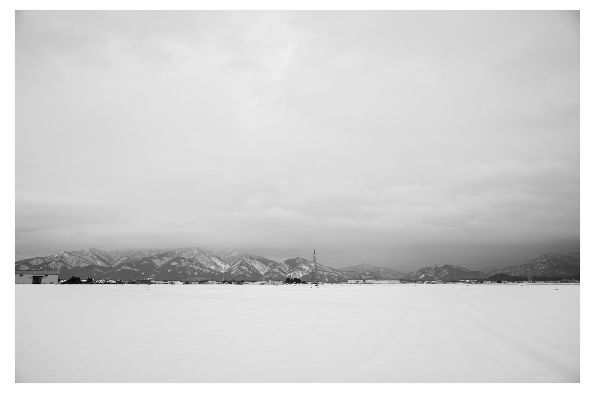 8 霞、山並み