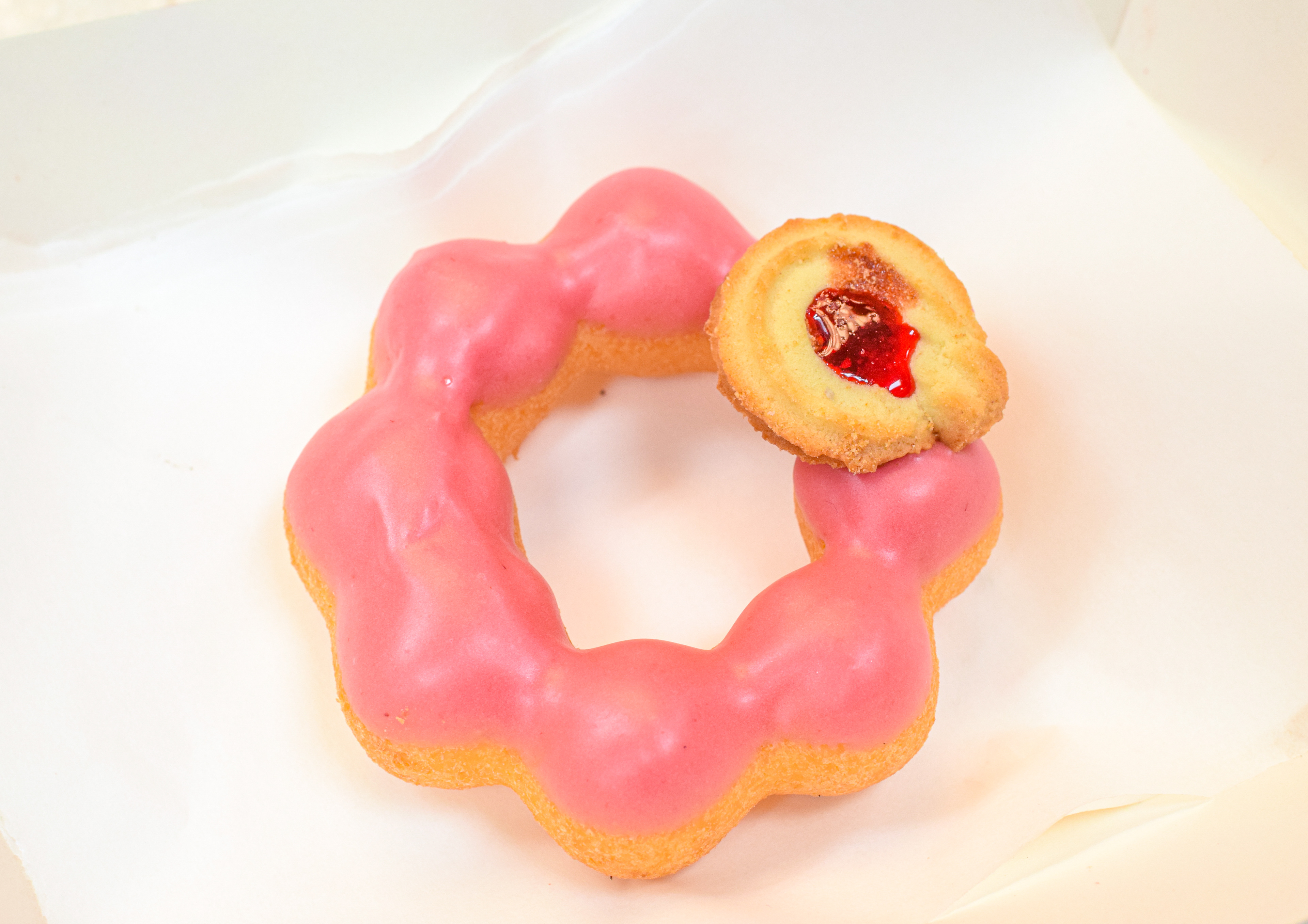 Raspberry donut