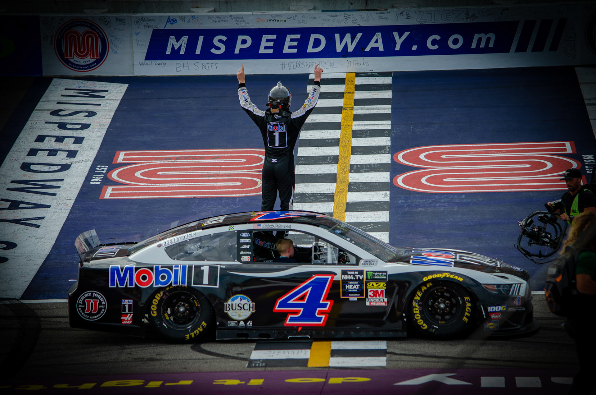 #jpmmedia #nascar #consumerenergy400 #puremichigan #mis #fortwaynephotog