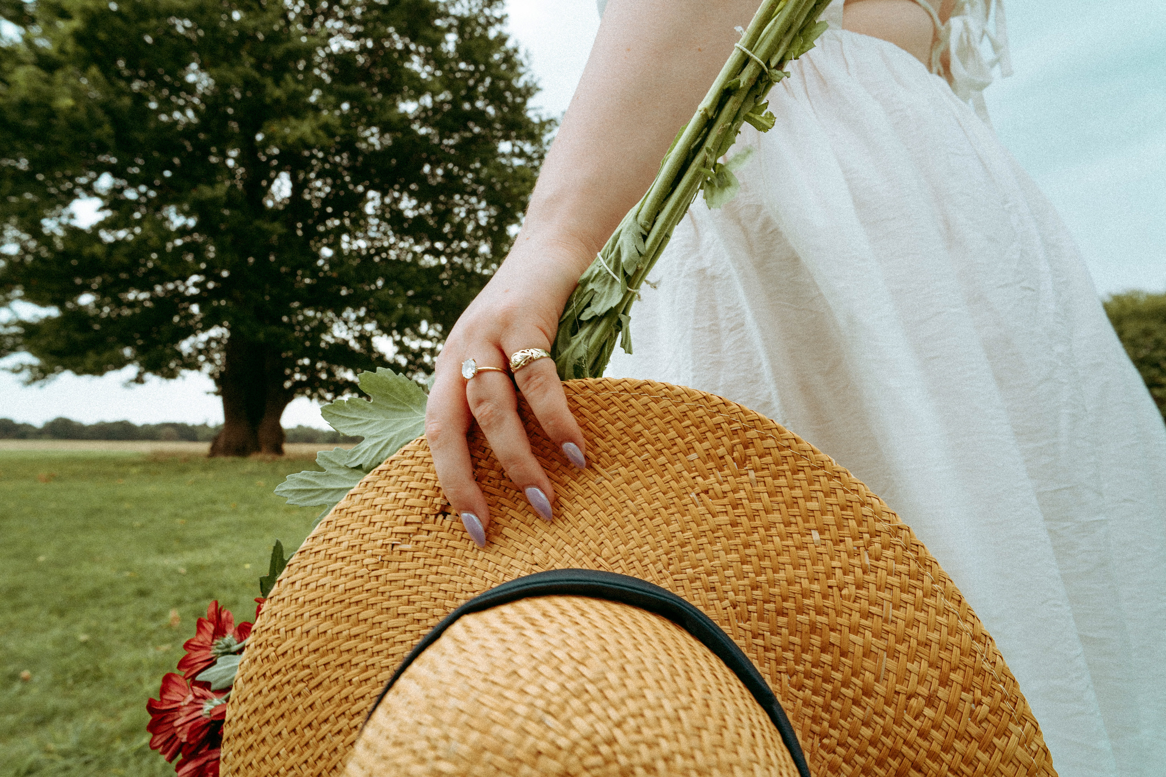 An intimate and playful engagement story set against a grand oak tree. A blend of romantic lifestyle photography and high-end editorial portraits, featuring a curated picnic setting in the Essex countryside.