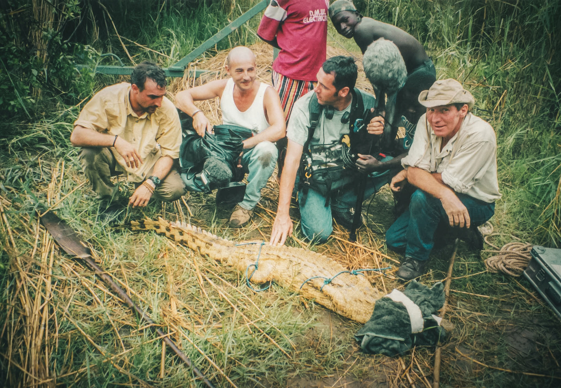 BURUNDI, TOURNAGE DU DOCUMENTAIRE  "LE MONSTRE DU TANGANYIKA"
