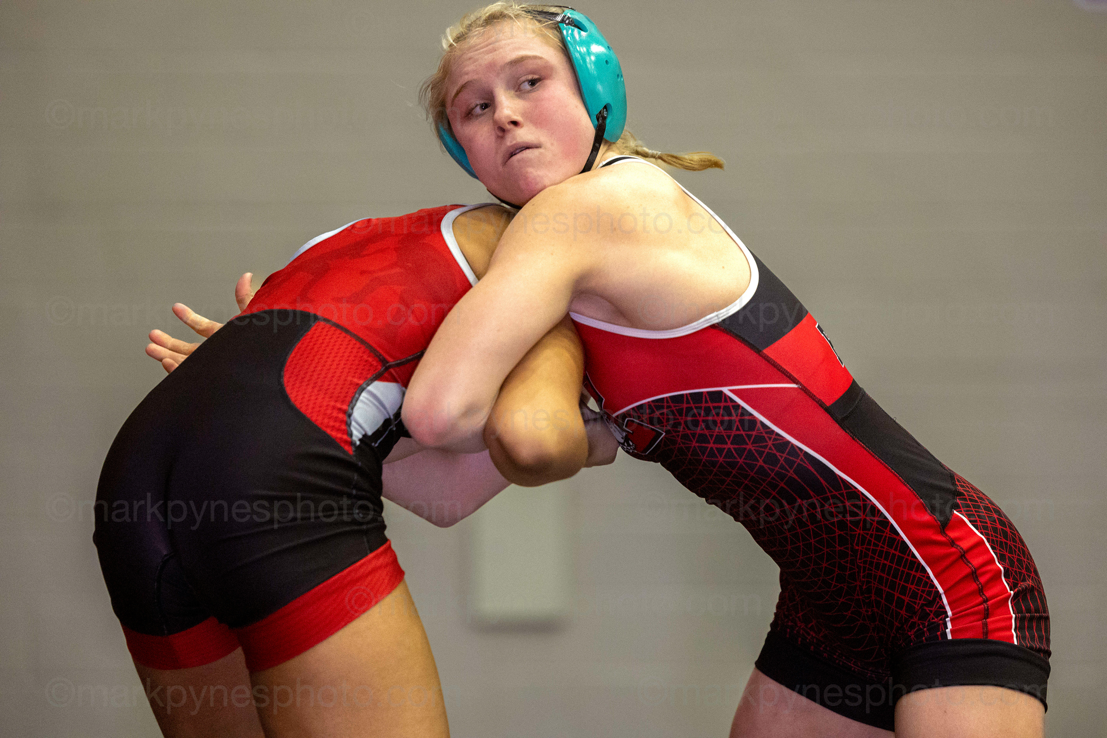 Aubre Krazer, Easton, pins Kazchmir Mormolejos, in 2:20 of their 136-pound quarterfinal round match.