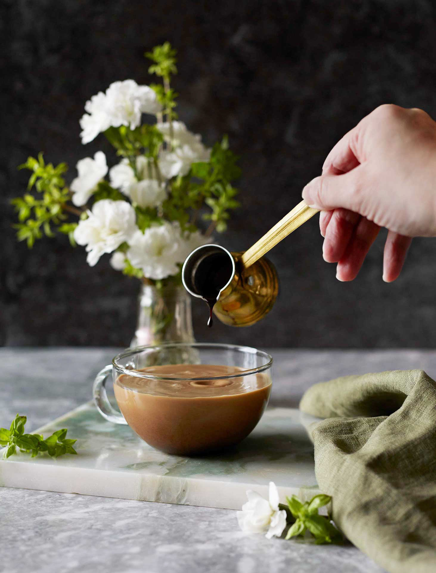 Kaakaota läpinäkyvässä lasissa