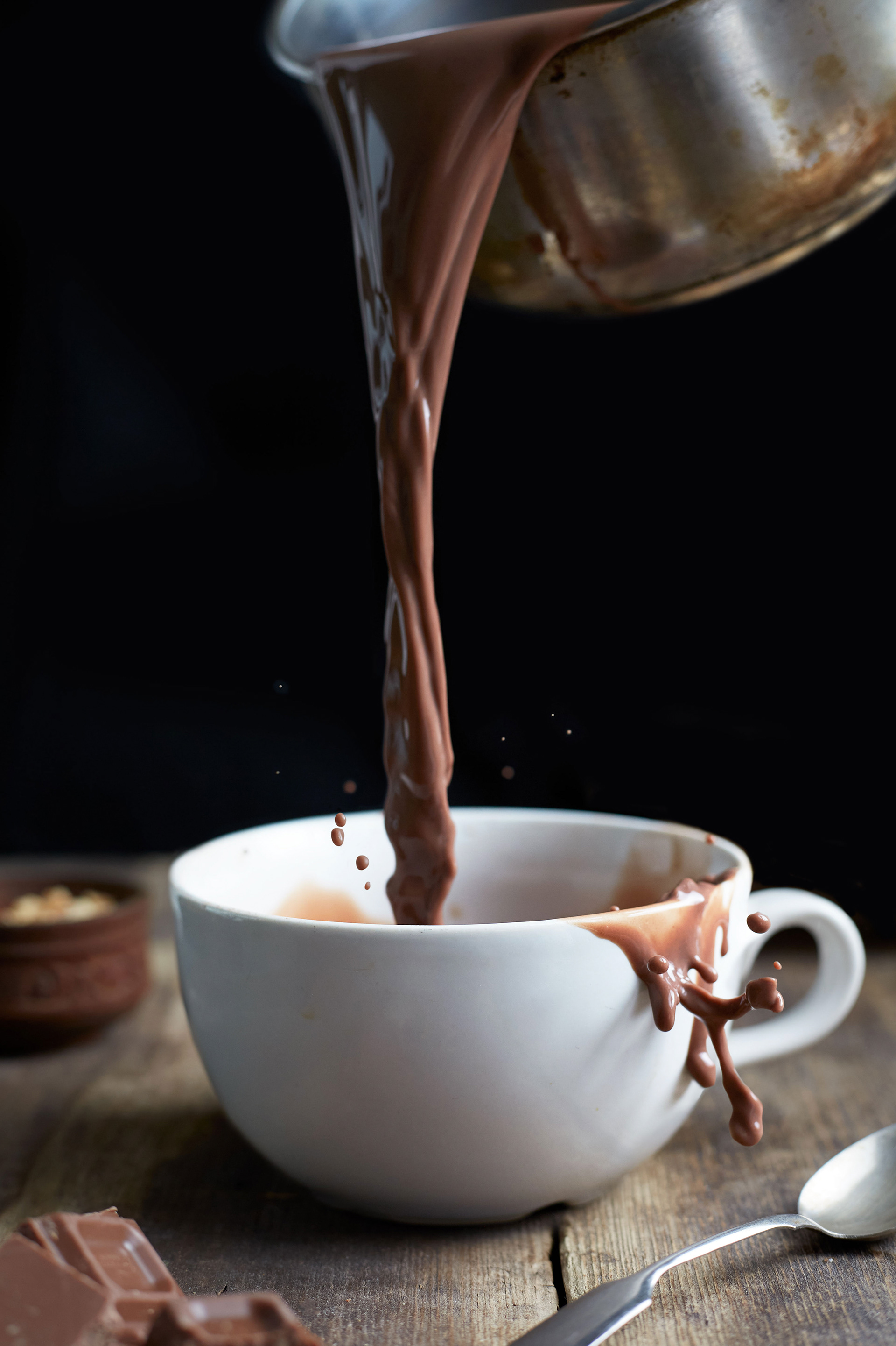 Kaakaota kaadetaan mukiin