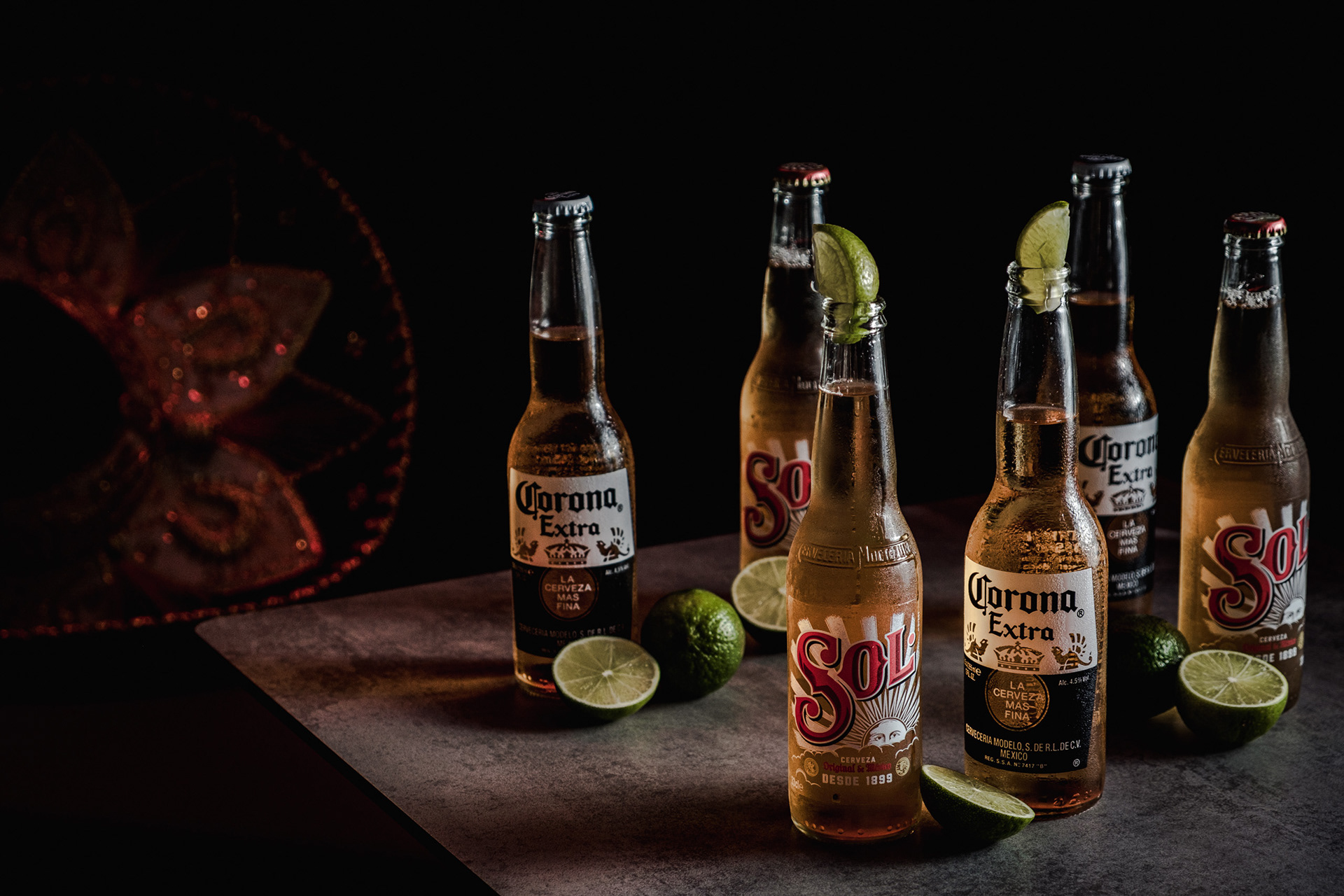 Cervejas Sol e Corona. Clandestino - Food & Drinks