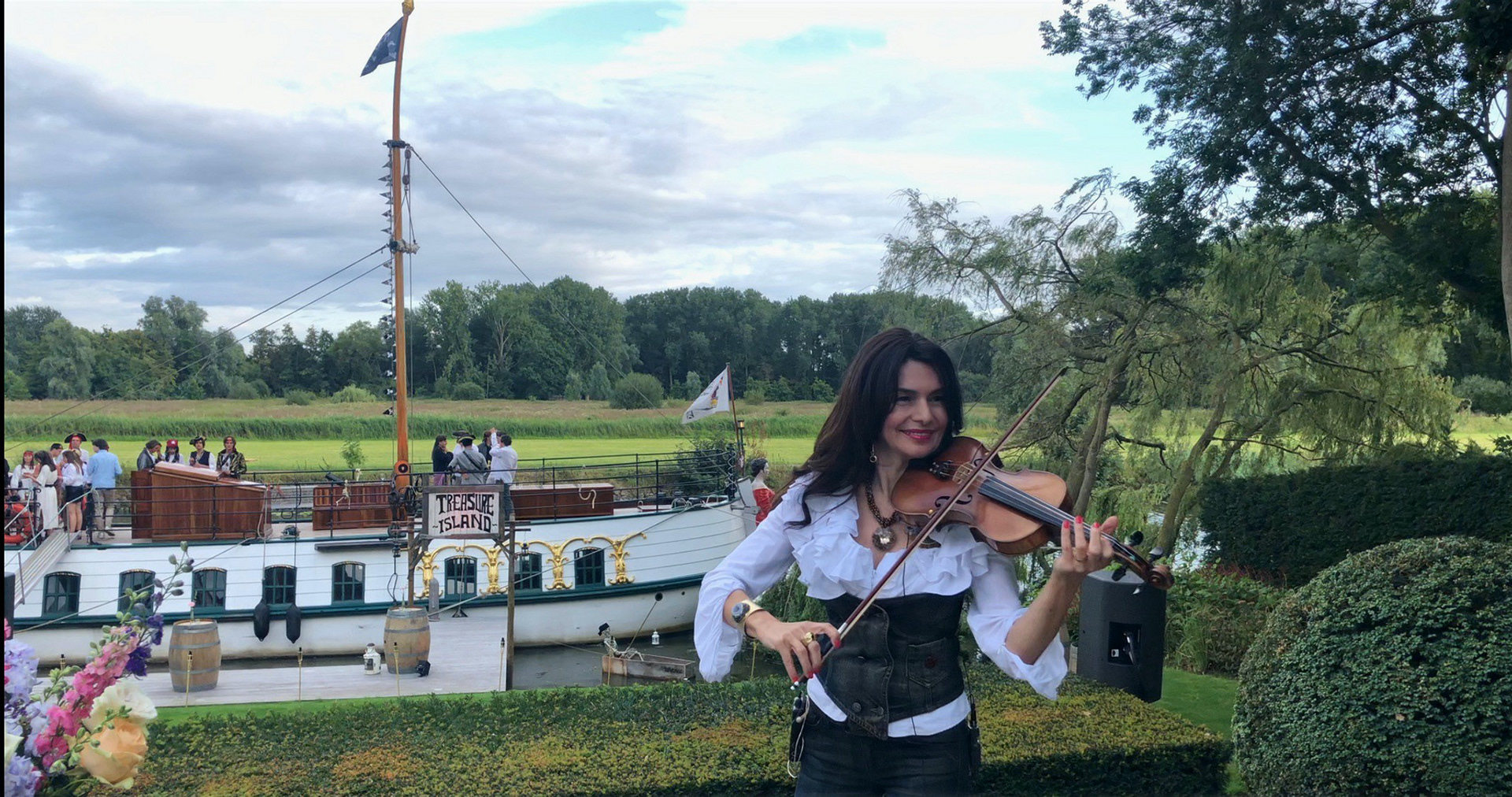 Playing for 250 pirates