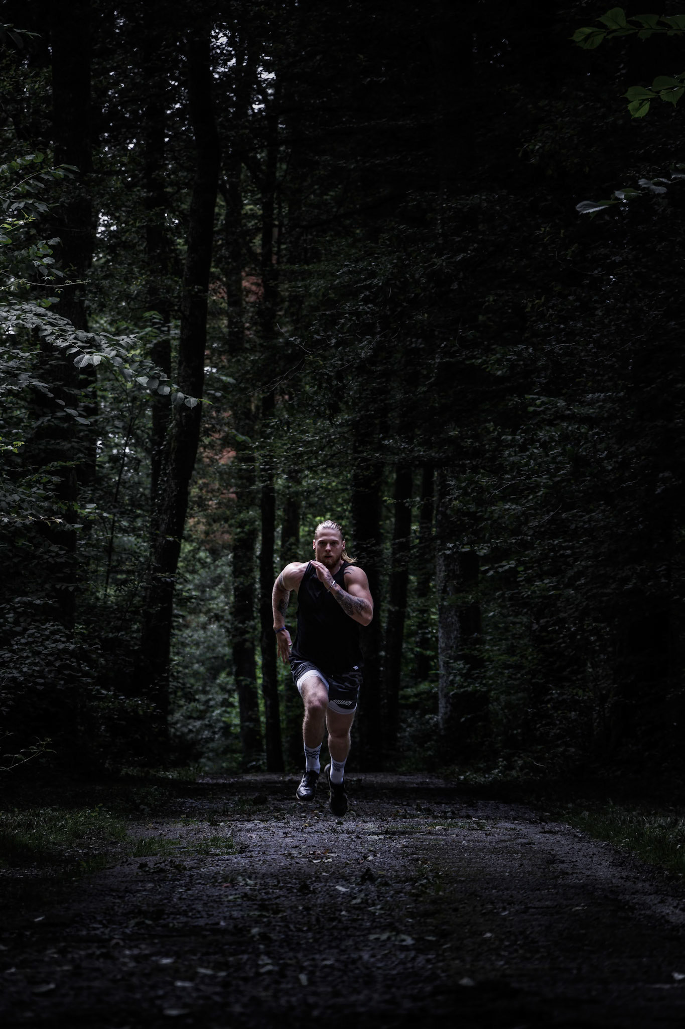 Shooting sport en forêt : la course à pied, une autre façon de se dépenser en pleine nature.