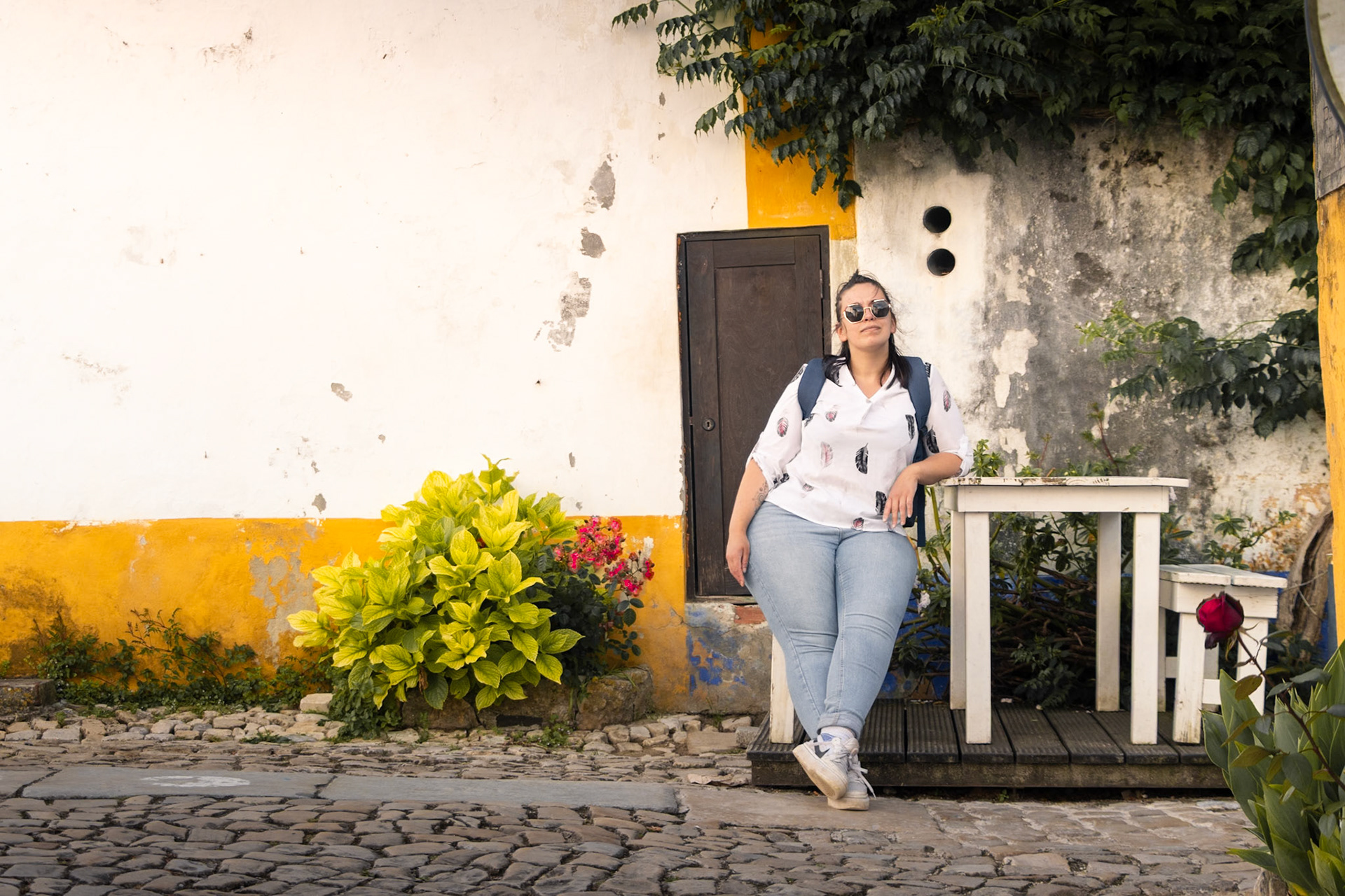 Une pause dans les ruelles d'Óbidos, un village portugais aussi mignon que plein de surprises.