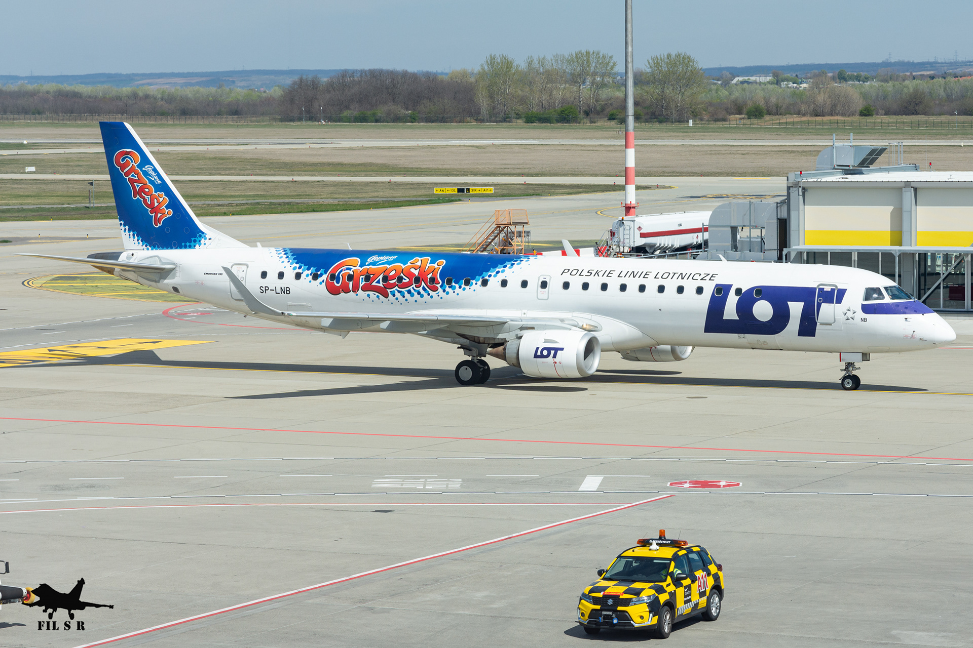 Budapest - LOT ERJ195 SP-LNB