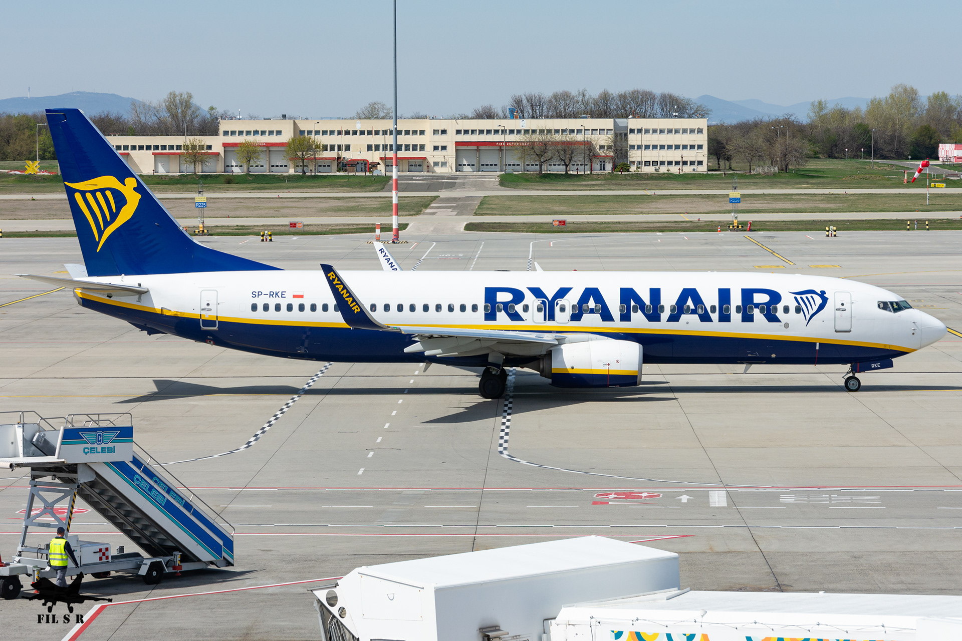Budapest - Ryanair B738