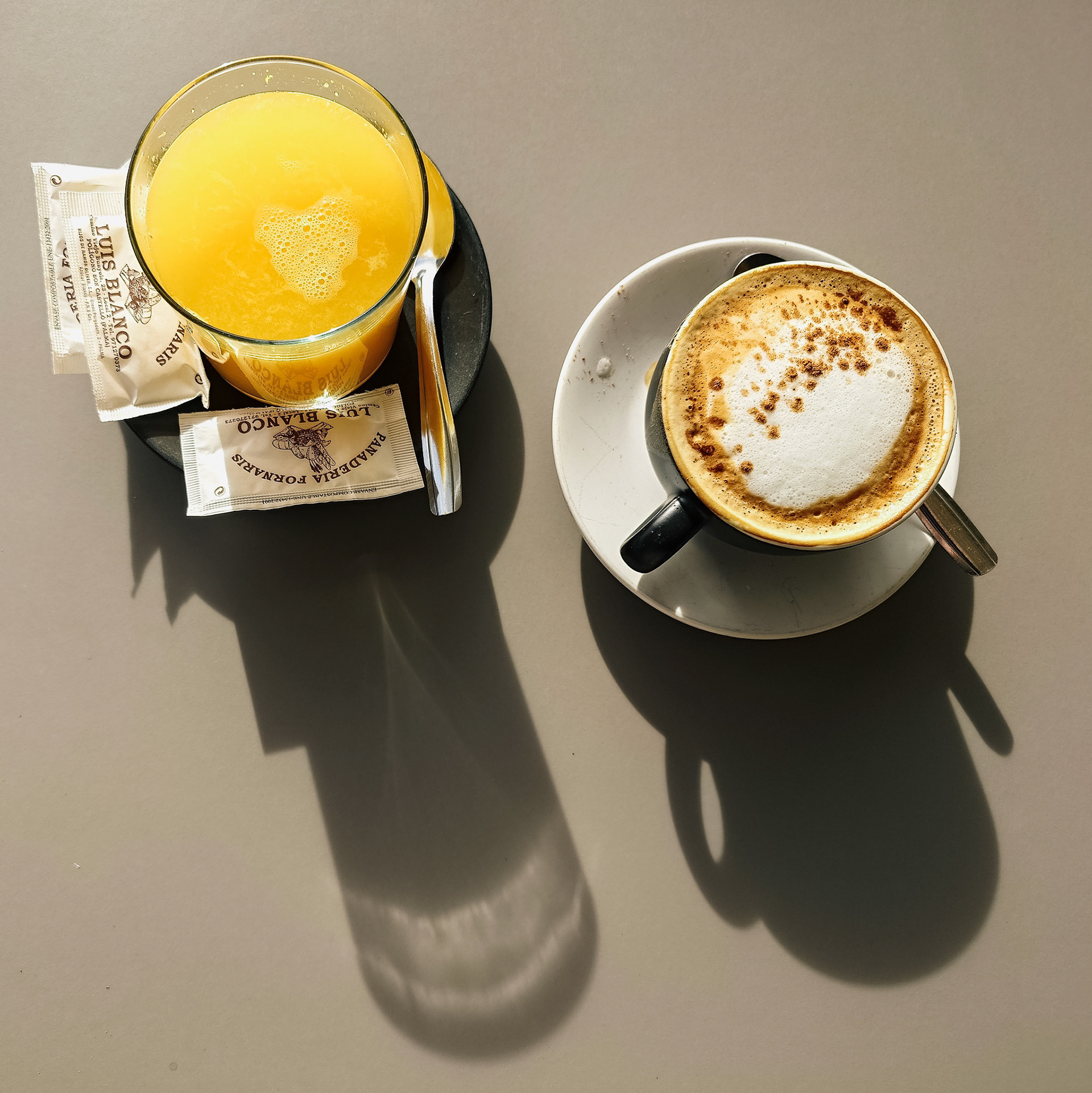 shot in a café while waiting for the repair of my car