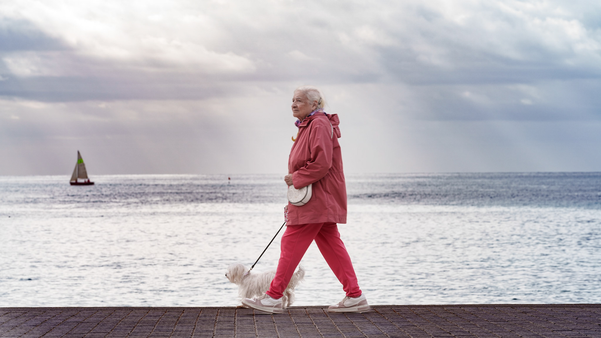 trying out the Sony GM 135mm 1.8 this pretty lady in red crossed my viewfinder on the beach promenade of portixol.(palma de mallorca). by the way, i think this glass is a masterpiece!