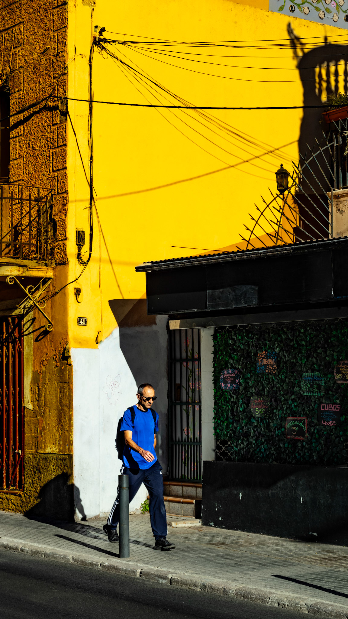 shot close to placa gomilla