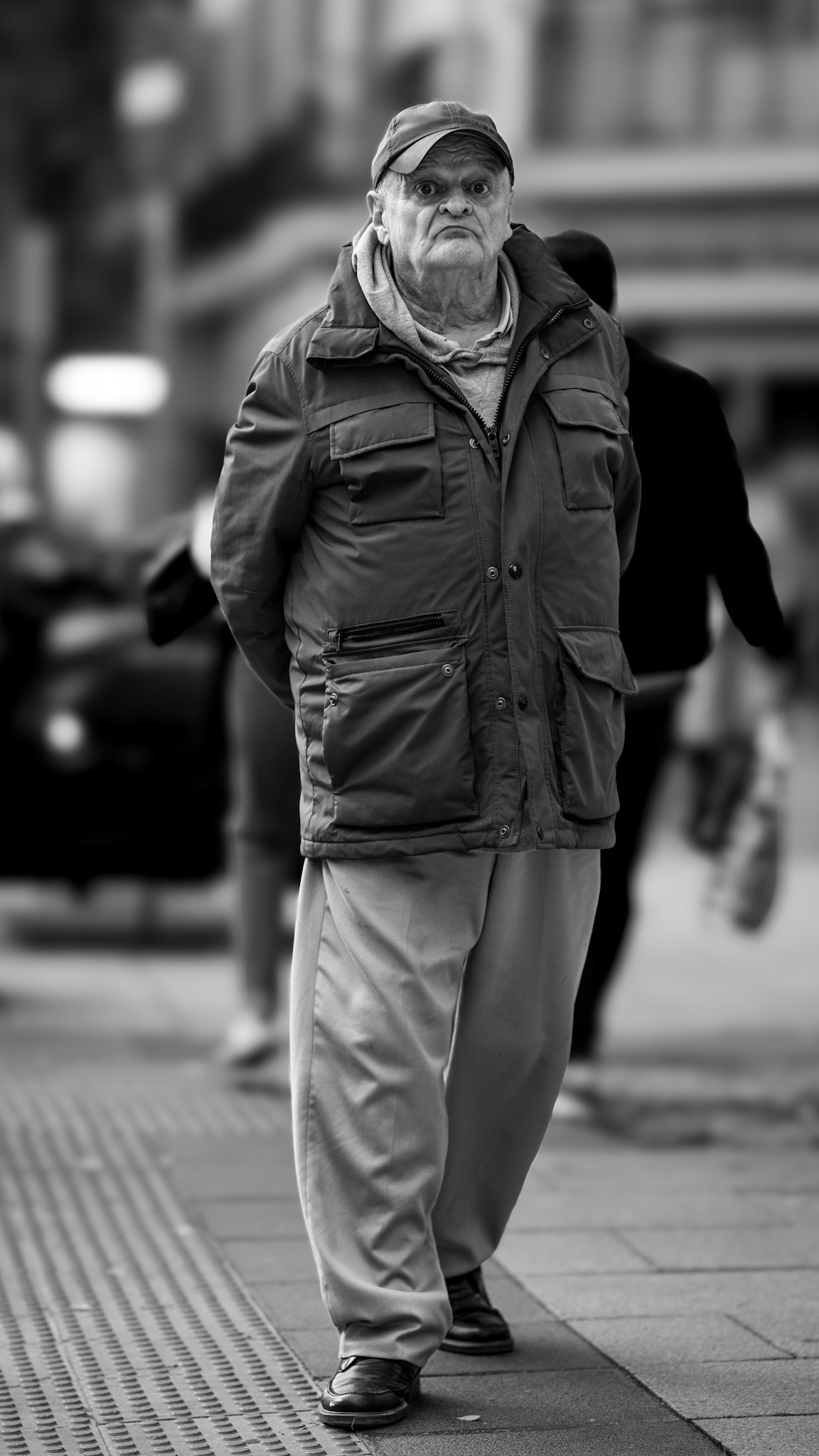 through my lens, i caught this solitary figure in the midst of madrid’s quiet buzz. his expression, timeless and undistracted, seemed to hold a story of years, perhaps a little curiosity, and a resilience softened by time. the streets were filled with movement, but in that moment, he was both here and somewhere far away.