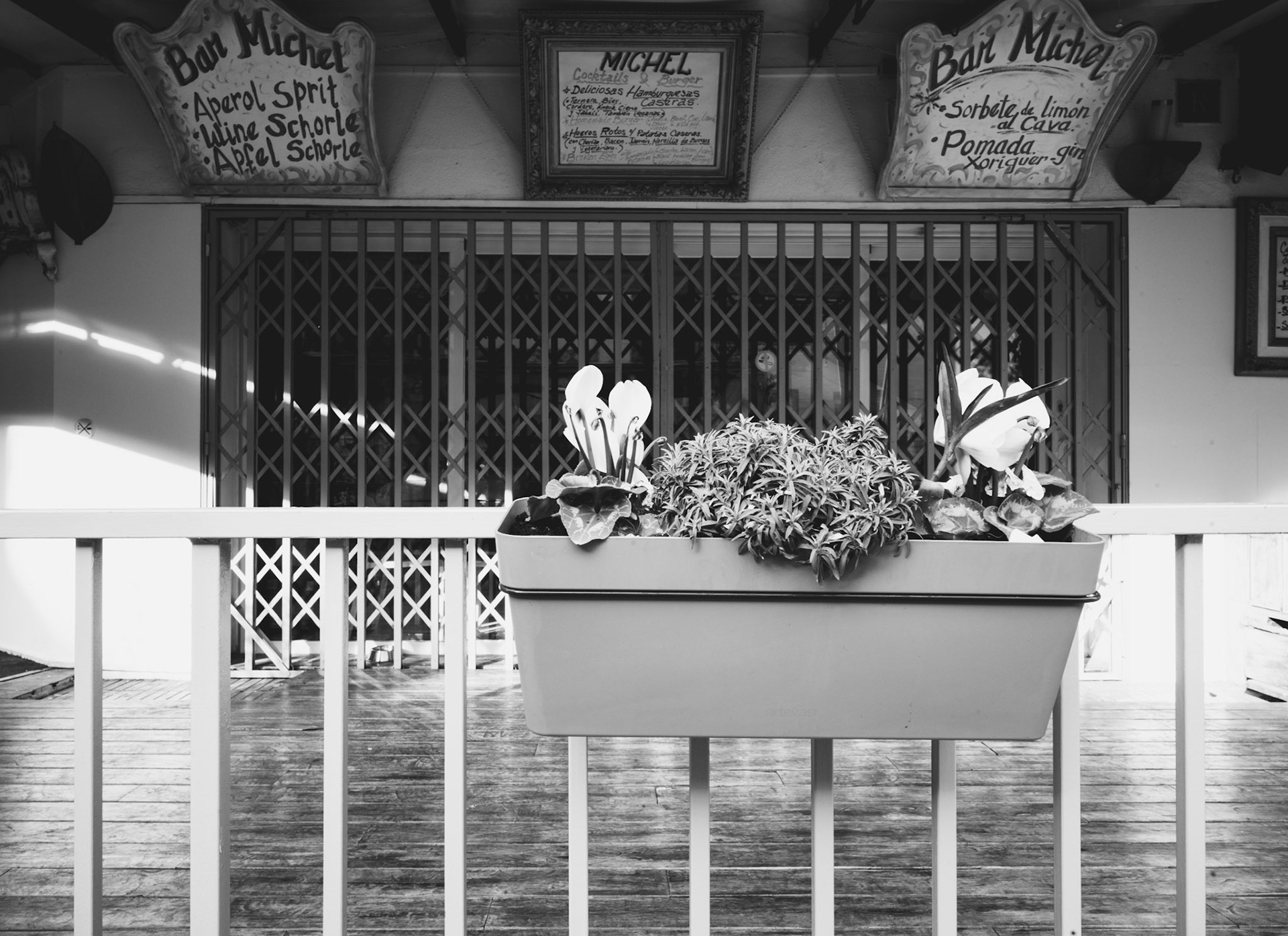 in el terreno, a district brimming with life, a terrace sits silent. january's chill has paused the vibrant pulse of palma de mallorca, ushering in the off-season for local eateries. chairs tucked in, tables bare, the restaurant awaits the return of laughter and clinking glasses, a hibernation before spring's revival.