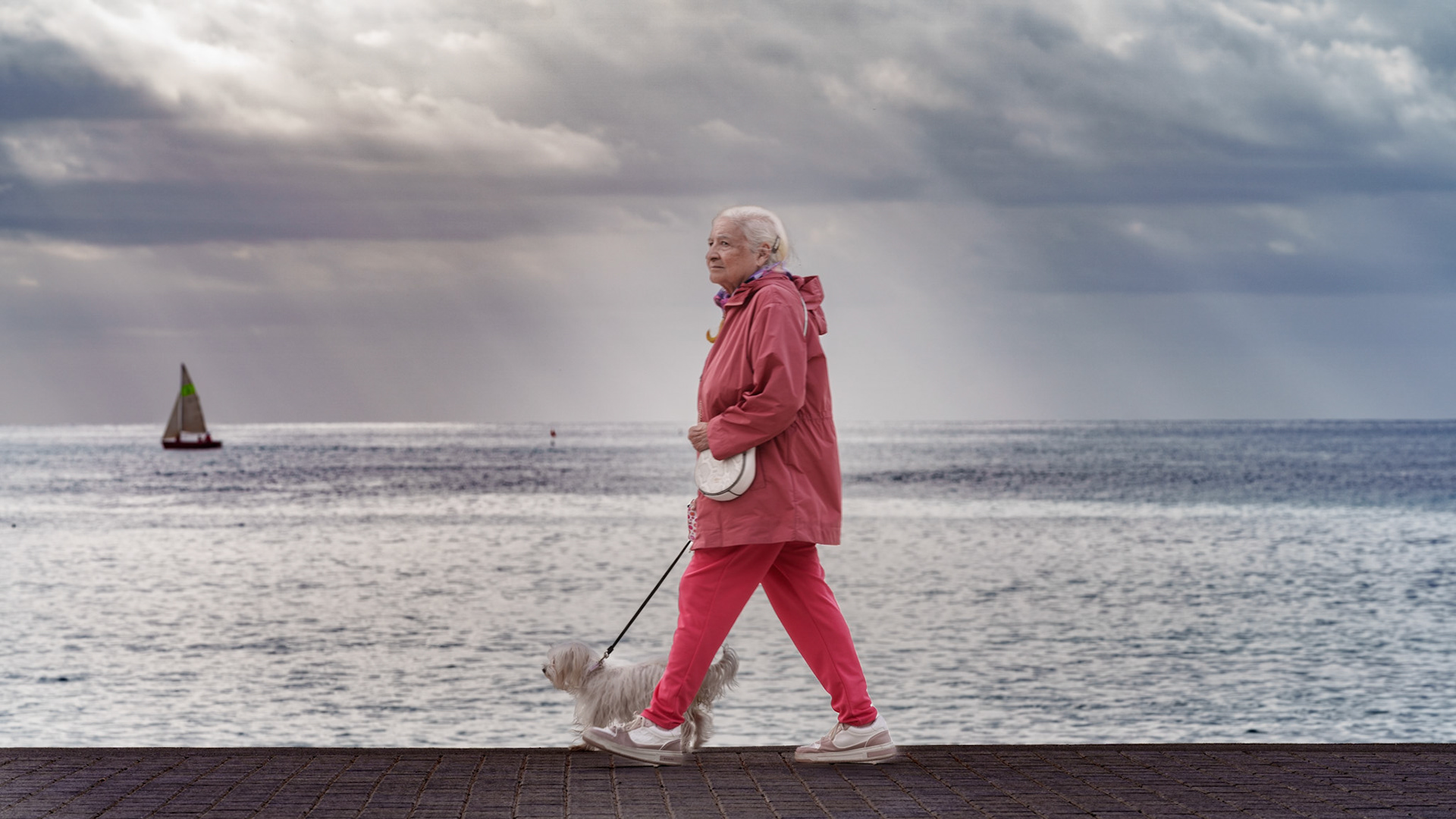 trying out the Sony GM 135mm 1.8 this pretty lady in red crossed my viewfinder on the beach promenade of portixol.(palma de mallorca). by the way, i think this glass is a masterpiece!