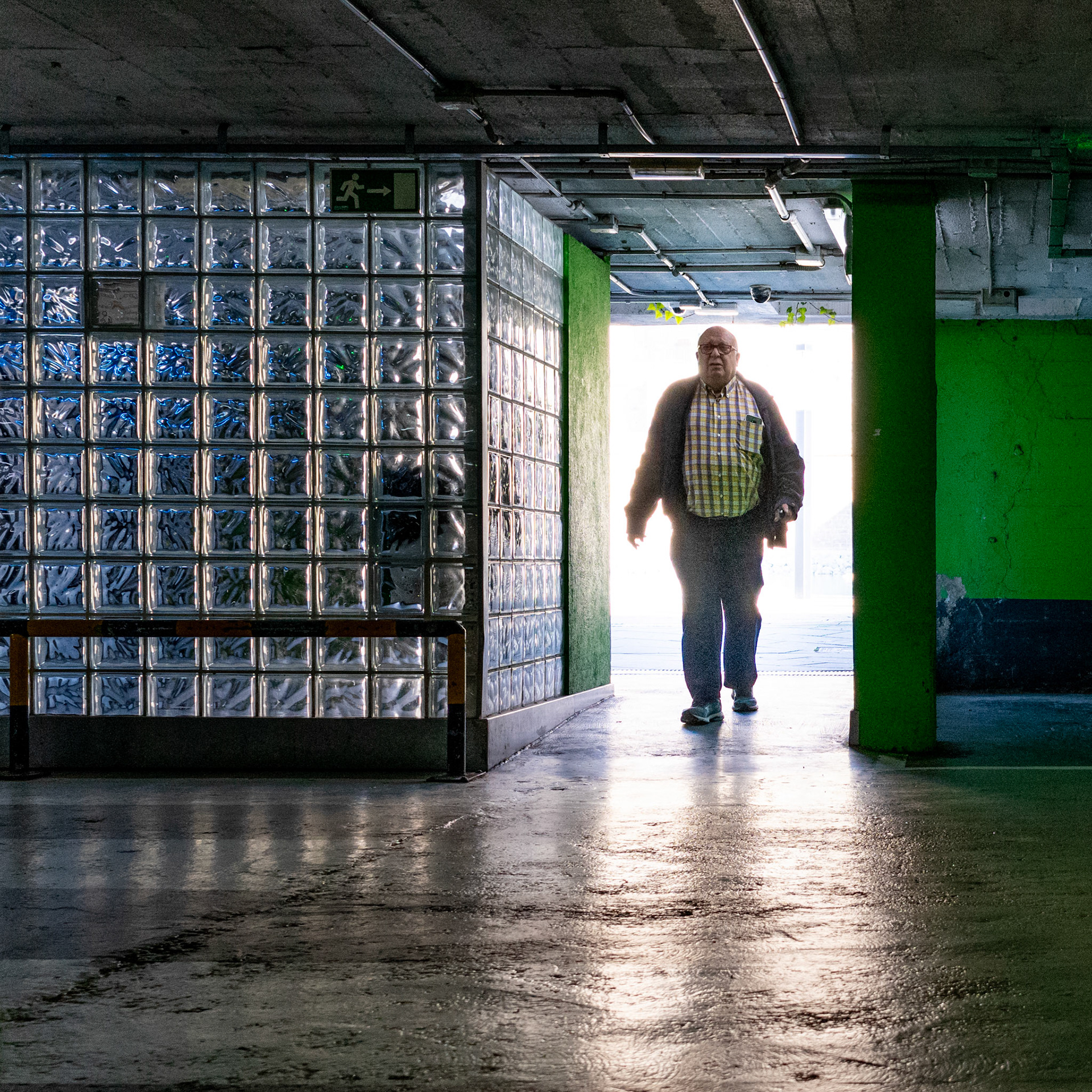 in the depths of paseo borne's vast underground parking, a solitary figure emerges into the light. palma's underbelly, often unseen, pulses with a quiet life of its own. here, the glow of artificial lights carves a path between reality and shadow, each car a silent witness to the city's hidden stories.