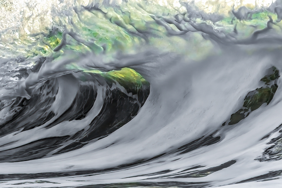 Breaking wave