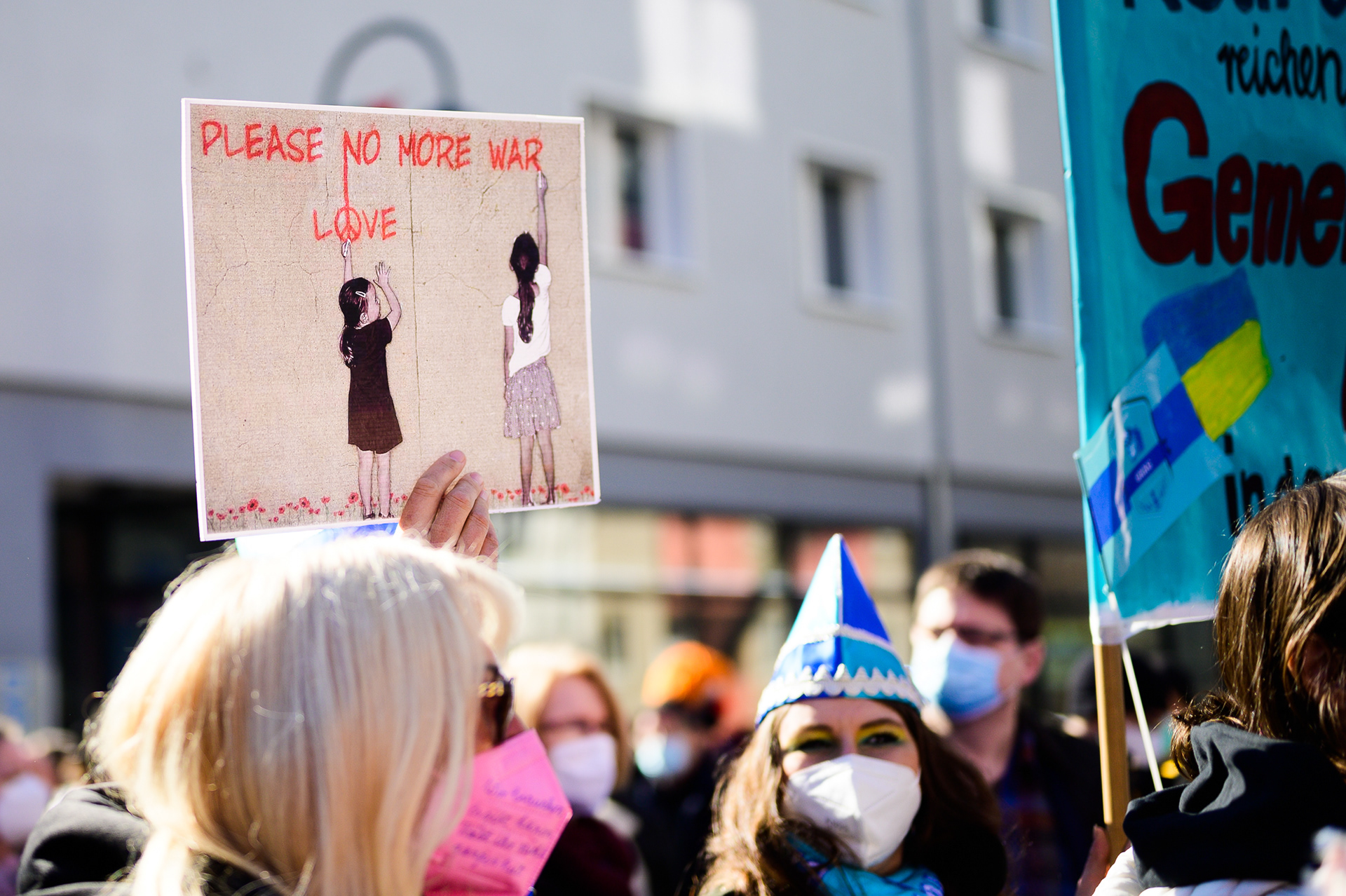 28.02.2022, Köln,  Rosenmontags-Friedensdemo