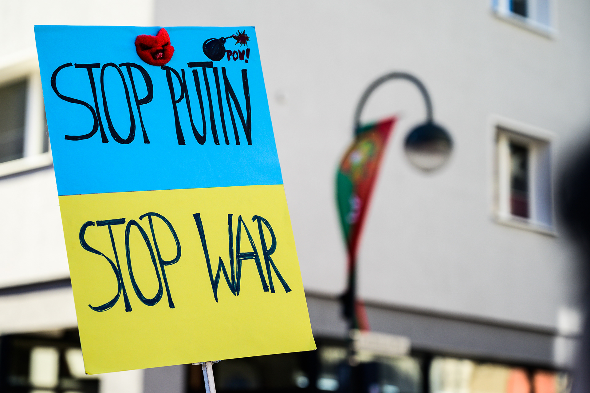 28.02.2022, Köln,  Rosenmontags-Friedensdemo